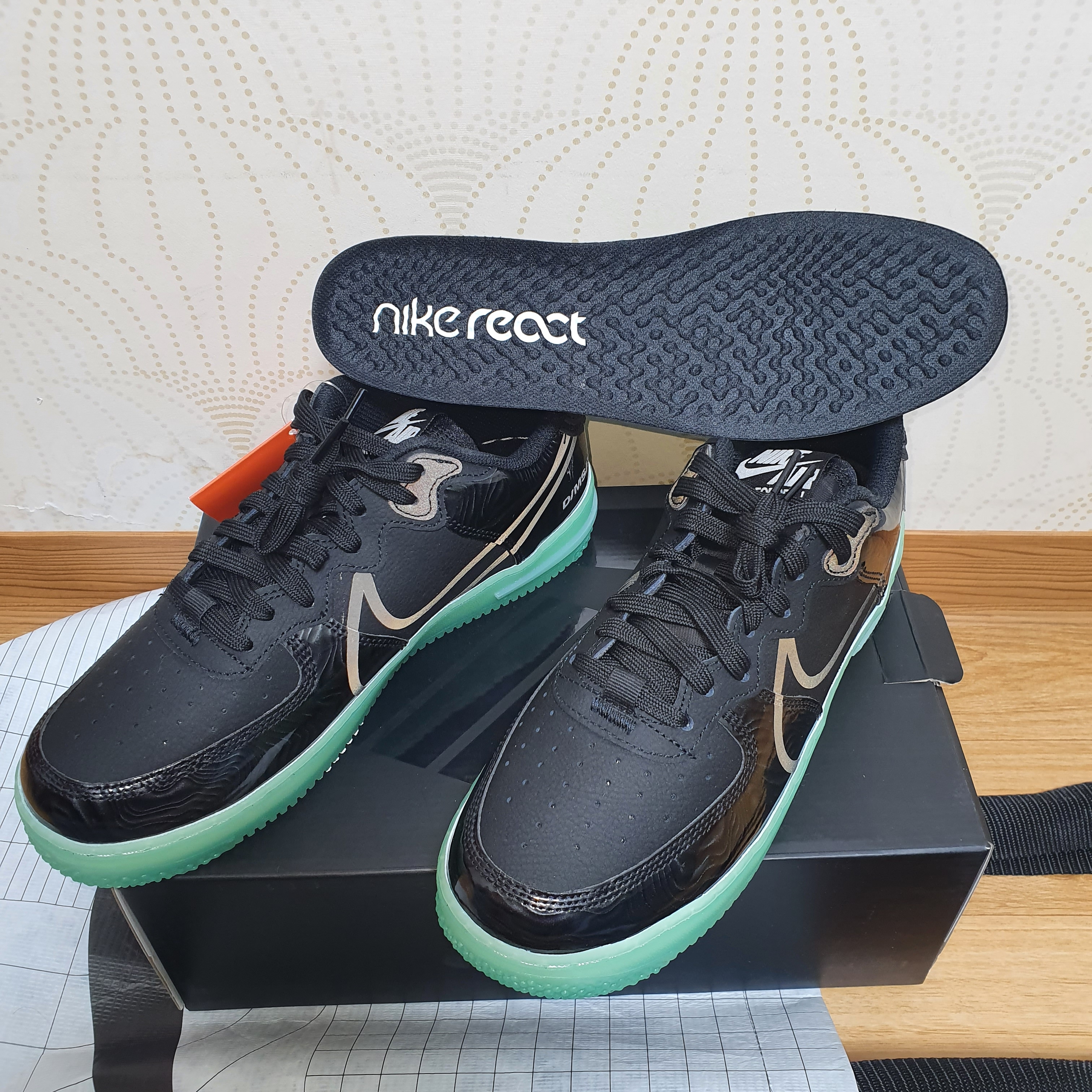 Nike Air Force 1 React LV8 Barely Green 착용 스타일 - 4