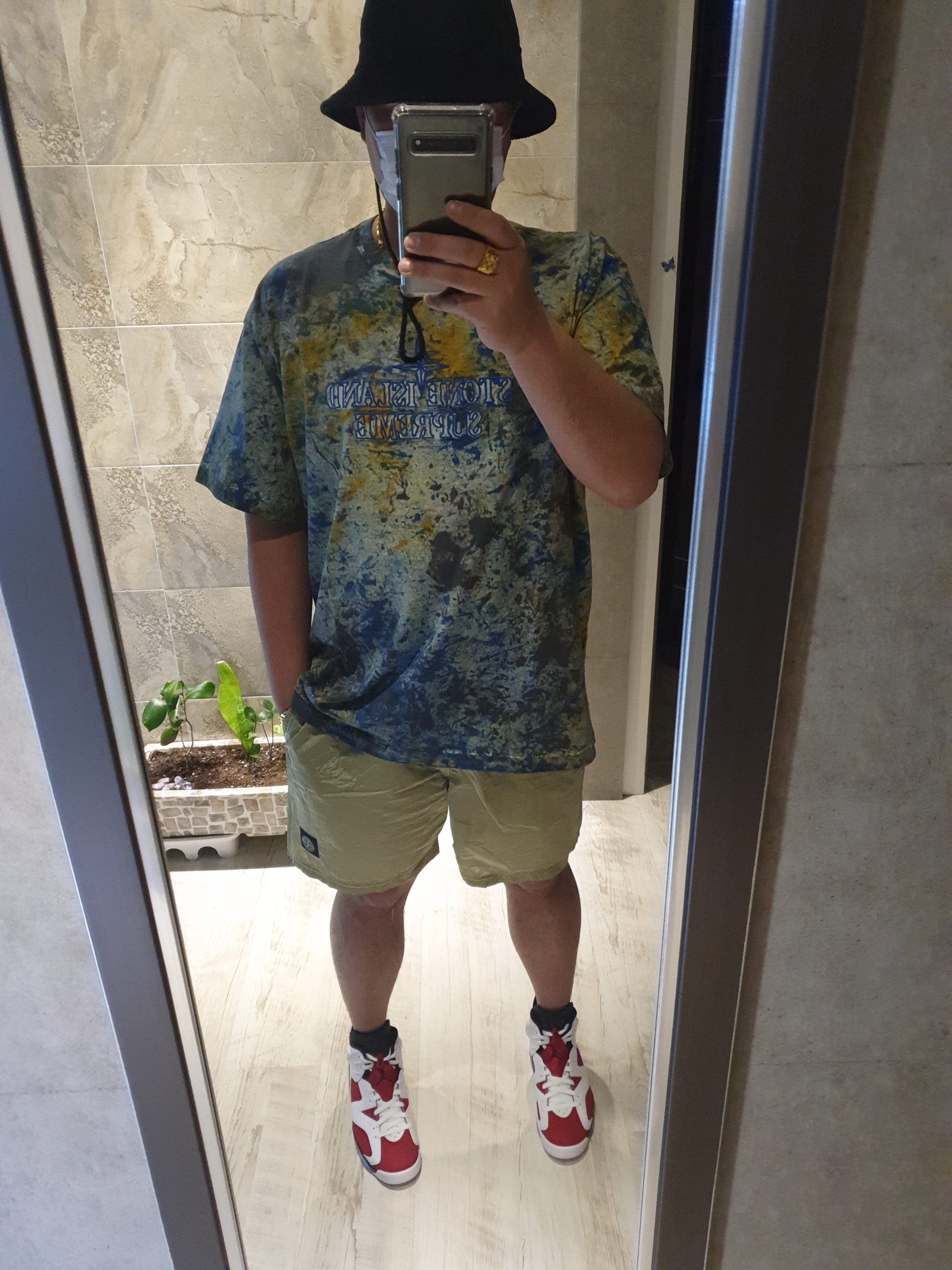 Supreme x Stone Island Corduroy Crusher Black - 20FW, Supreme x Stone Island Embroidered Logo S/S Top Dark Blue - 20FW 착용 스타일 - 1