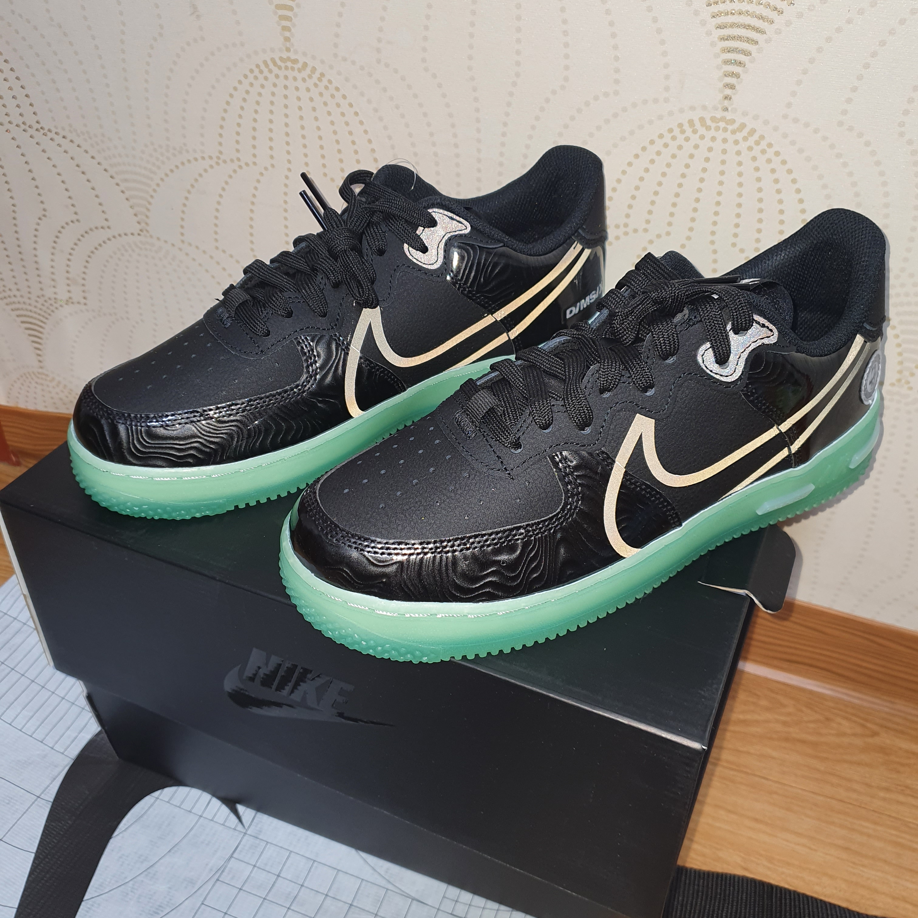 Nike Air Force 1 React LV8 Barely Green 착용 스타일 - 5