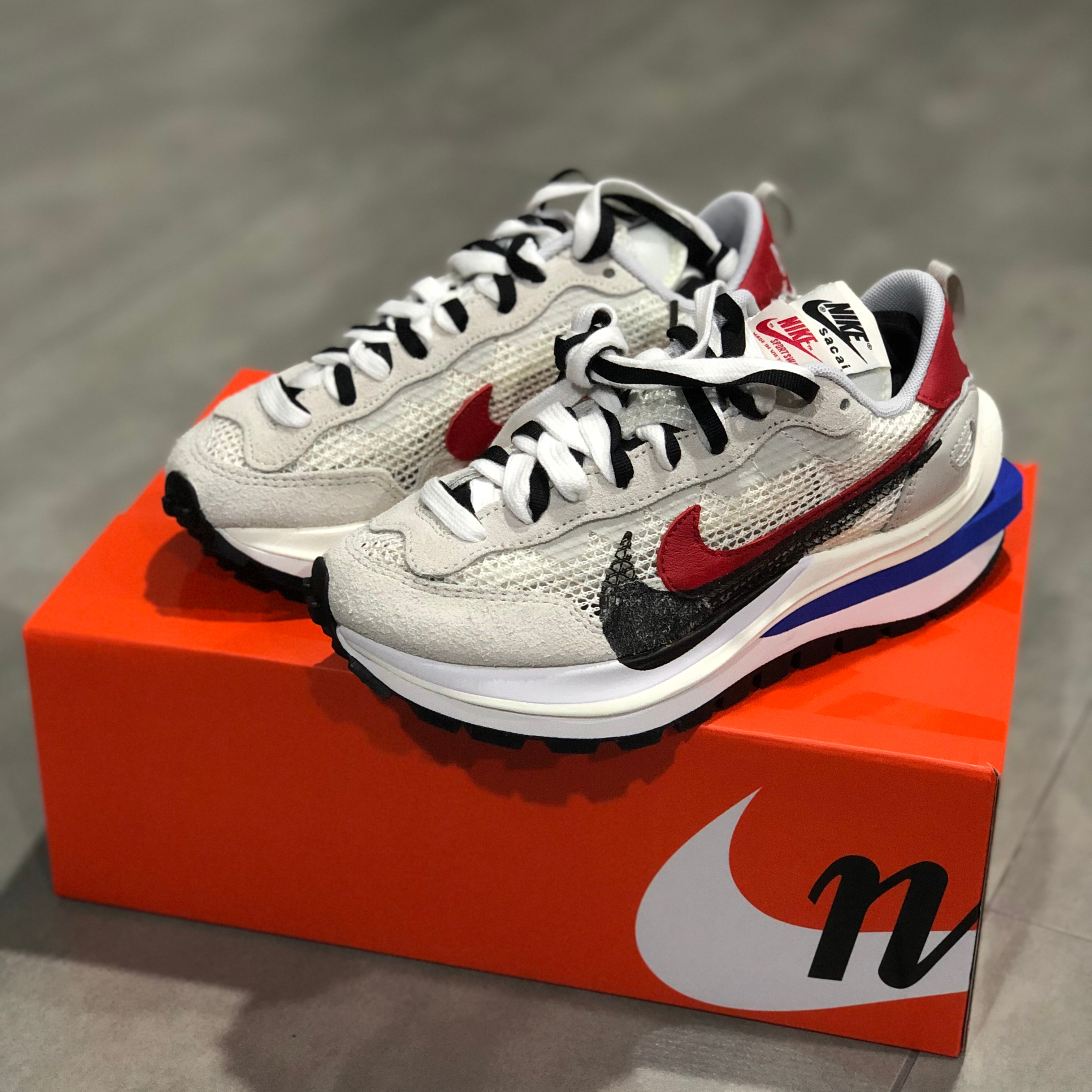 Nike x Sacai VaporWaffle Royal Fuchsia 착용 스타일