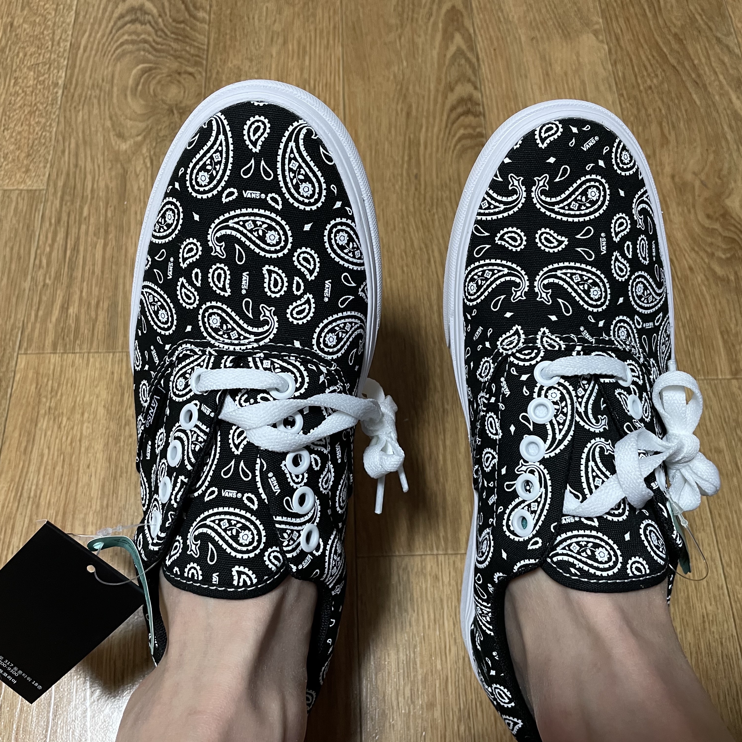 Vans Paisley ComfyCush Era Black 착용 스타일