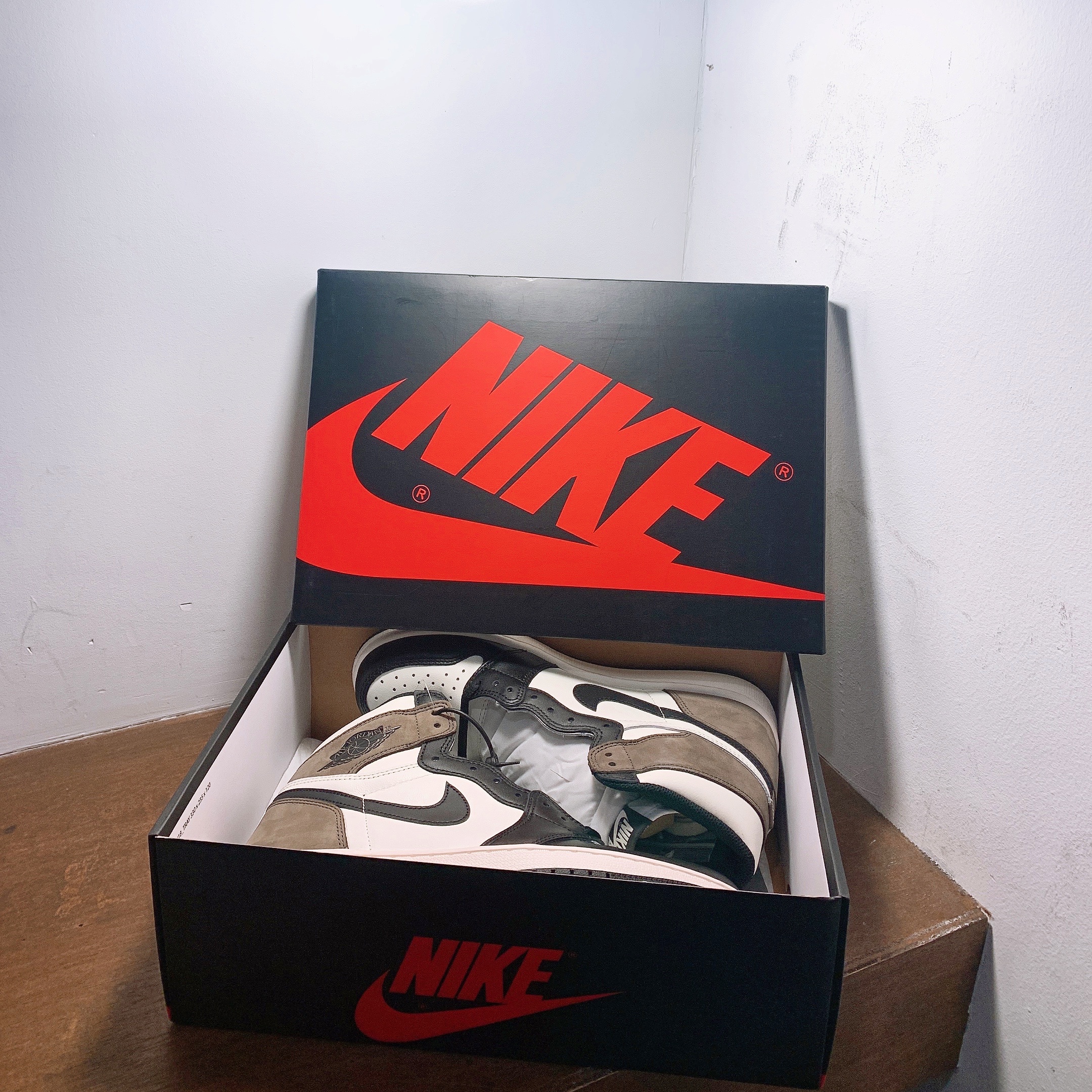 Jordan 1 Retro High OG Black Mocha 착용 스타일