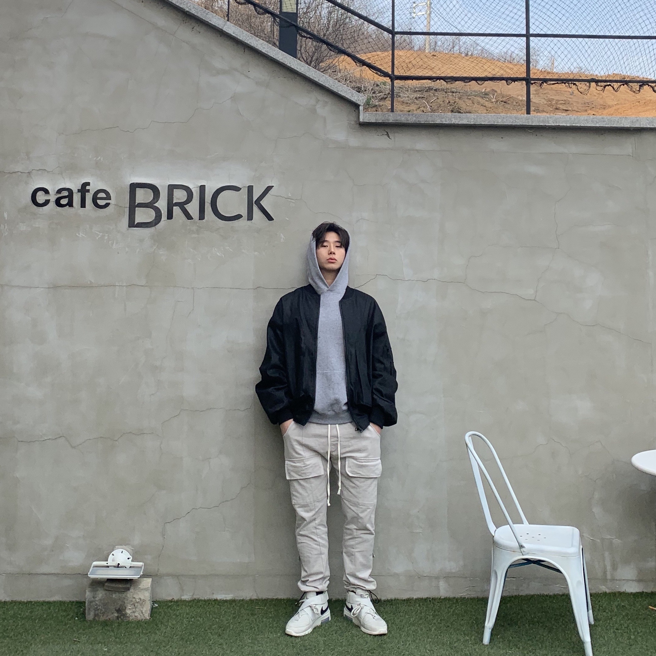 Nike x Fear of God Air Fear of God Raid Light Bone 착용 스타일