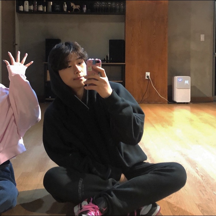 Jordan 1 Low SE Fuchsia, Essentials 3D Silicon Applique Pullover Hoodie Dark Slate/Black 2020 착용 스타일