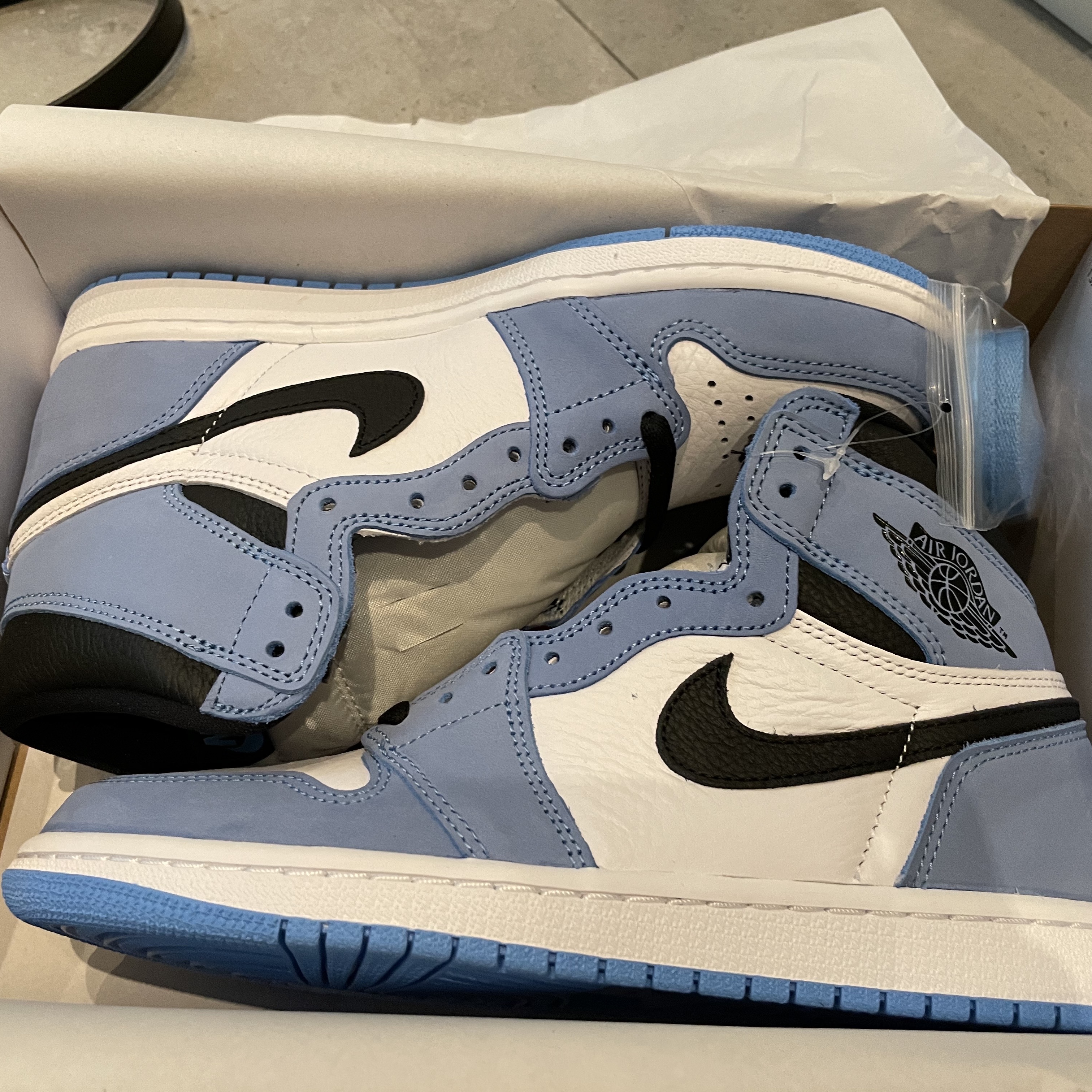 Jordan 1 Retro High OG University Blue 착용 스타일