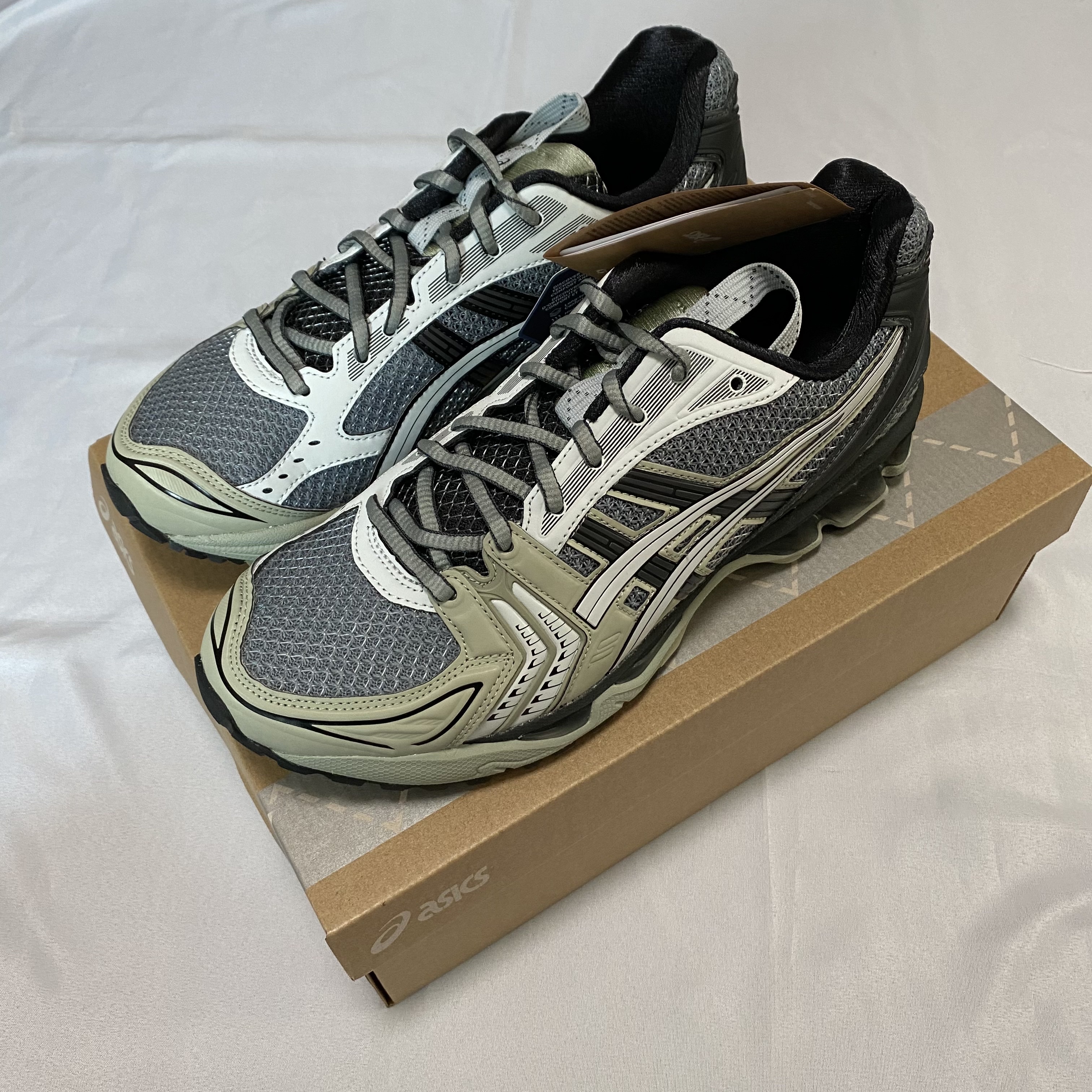 Asics UB1-S Gel-Kayano 14 Piedmont Grey 착용 스타일
