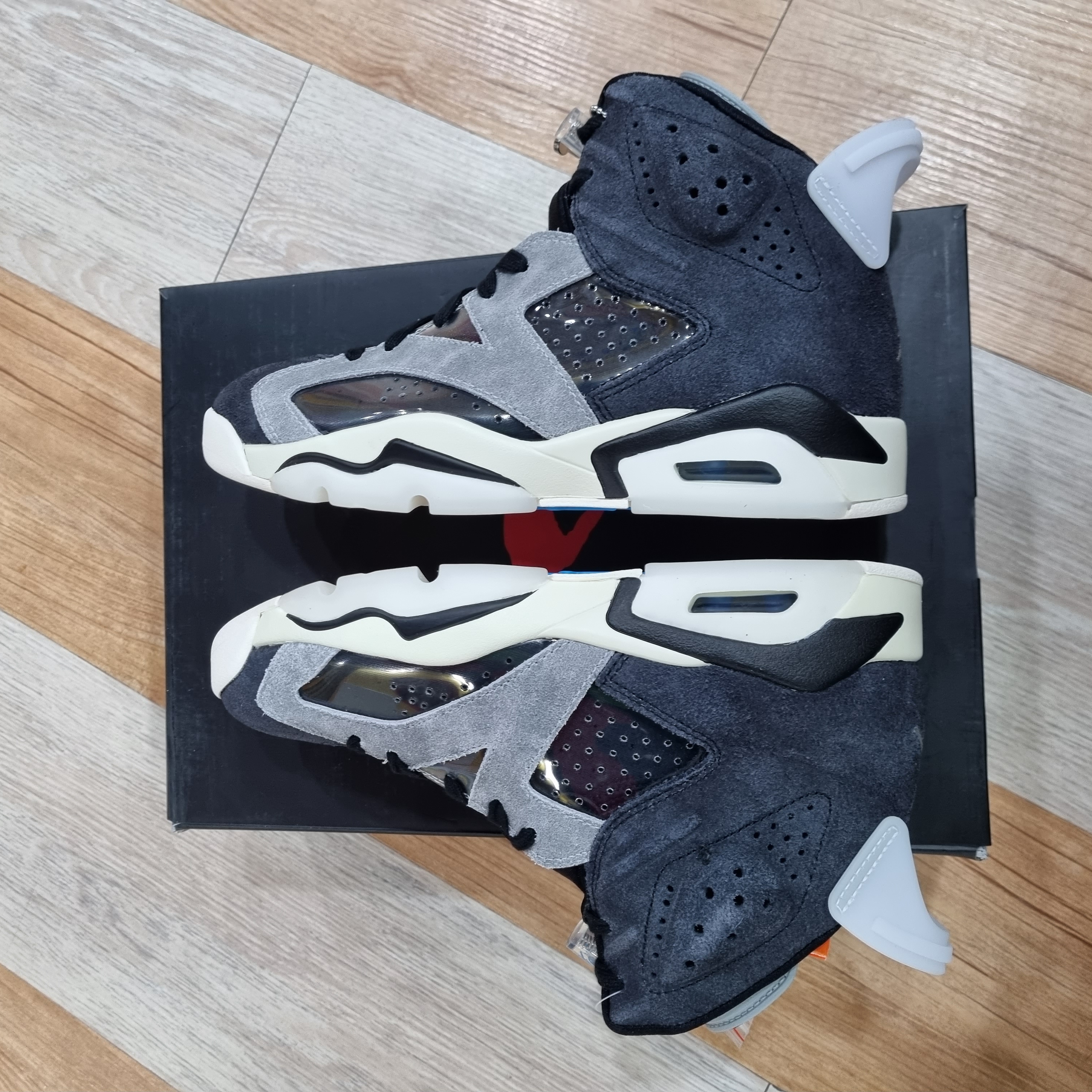 (W) Jordan 6 Retro Tech Chrome 착용 스타일 - 1