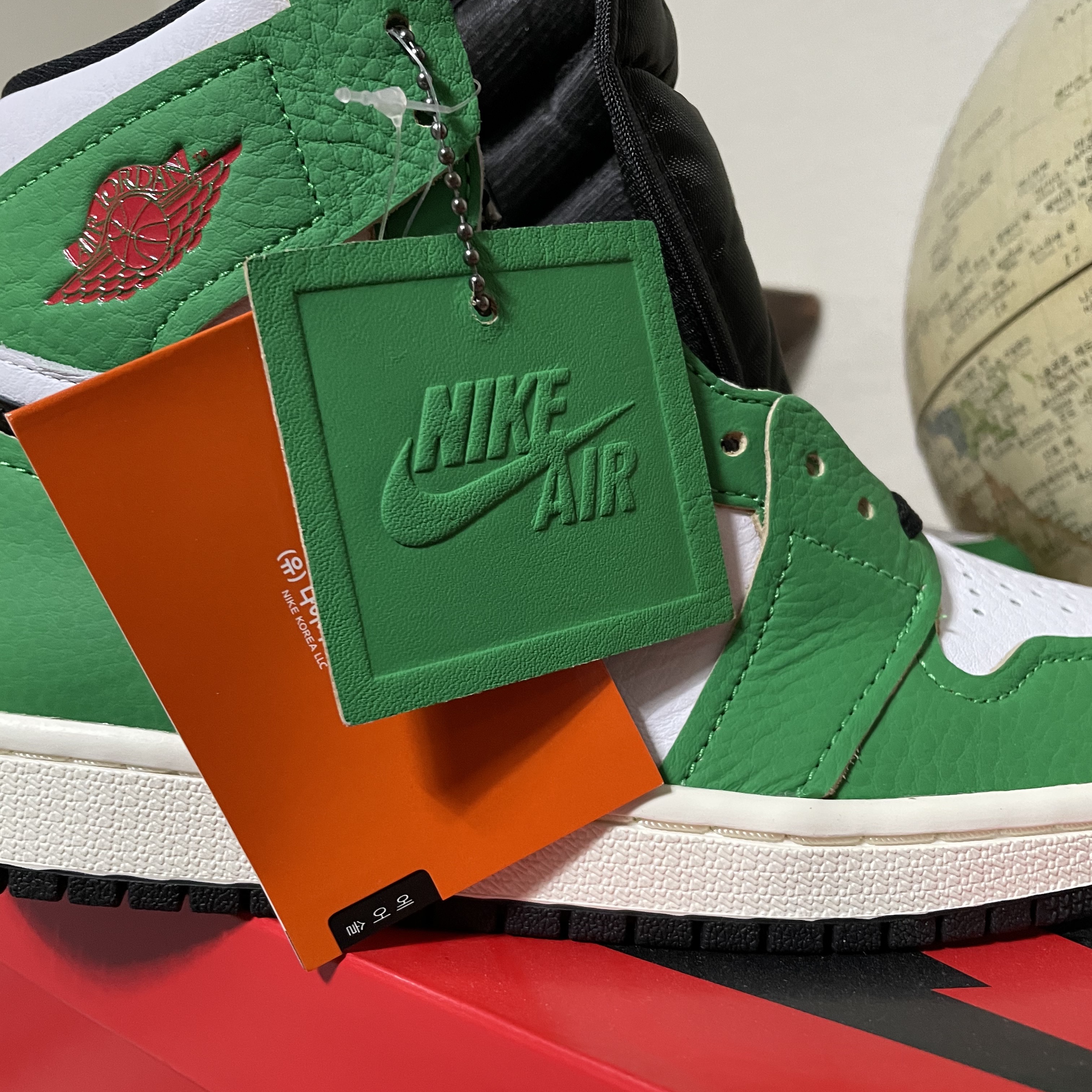 (W) Jordan 1 Retro High OG Lucky Green 착용 스타일 - 2