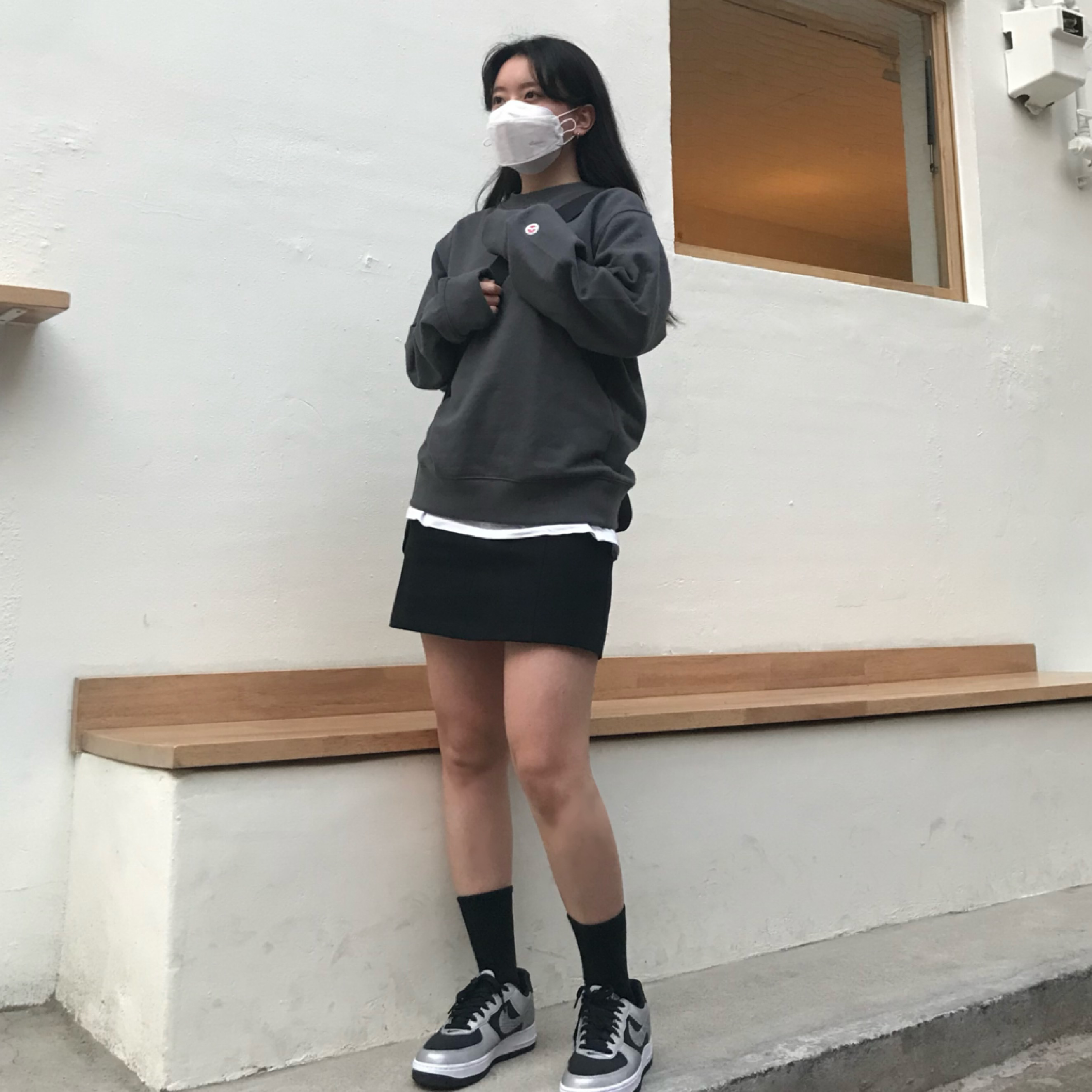 Nike Air Force 1 B Silver Snake 착용 스타일 - 1