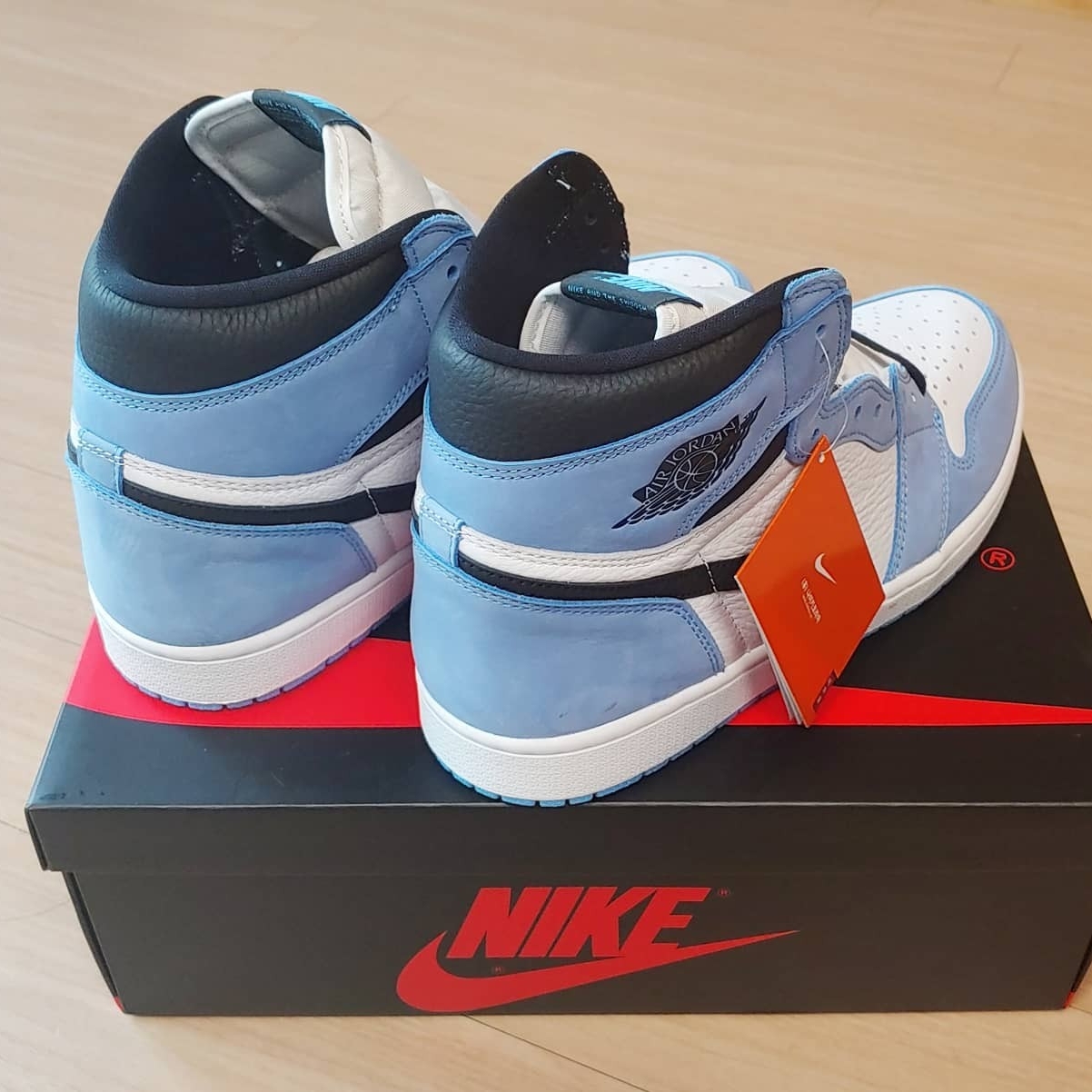 Jordan 1 Retro High OG University Blue 착용 스타일 - 2