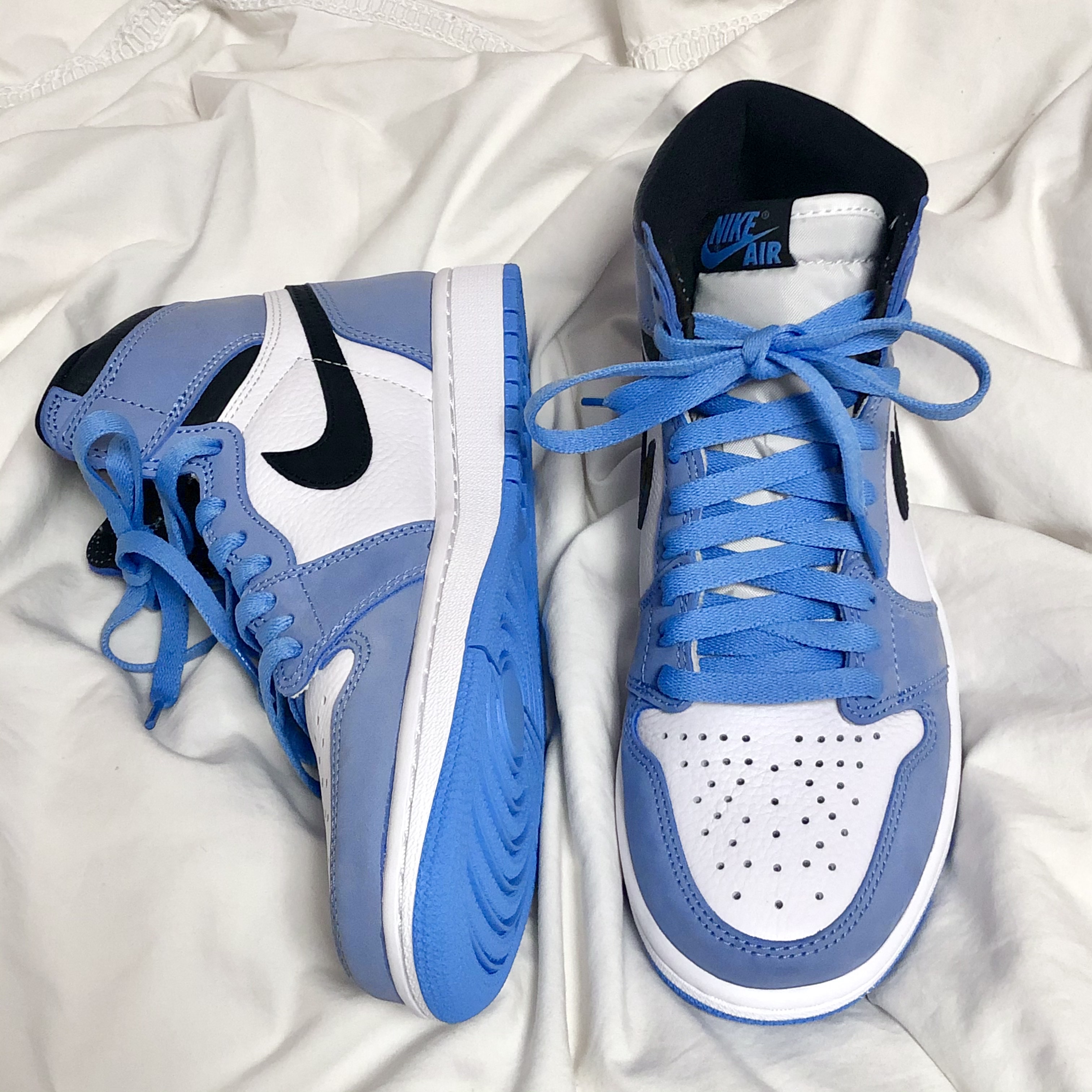 Jordan 1 Retro High OG University Blue 착용 스타일 - 4