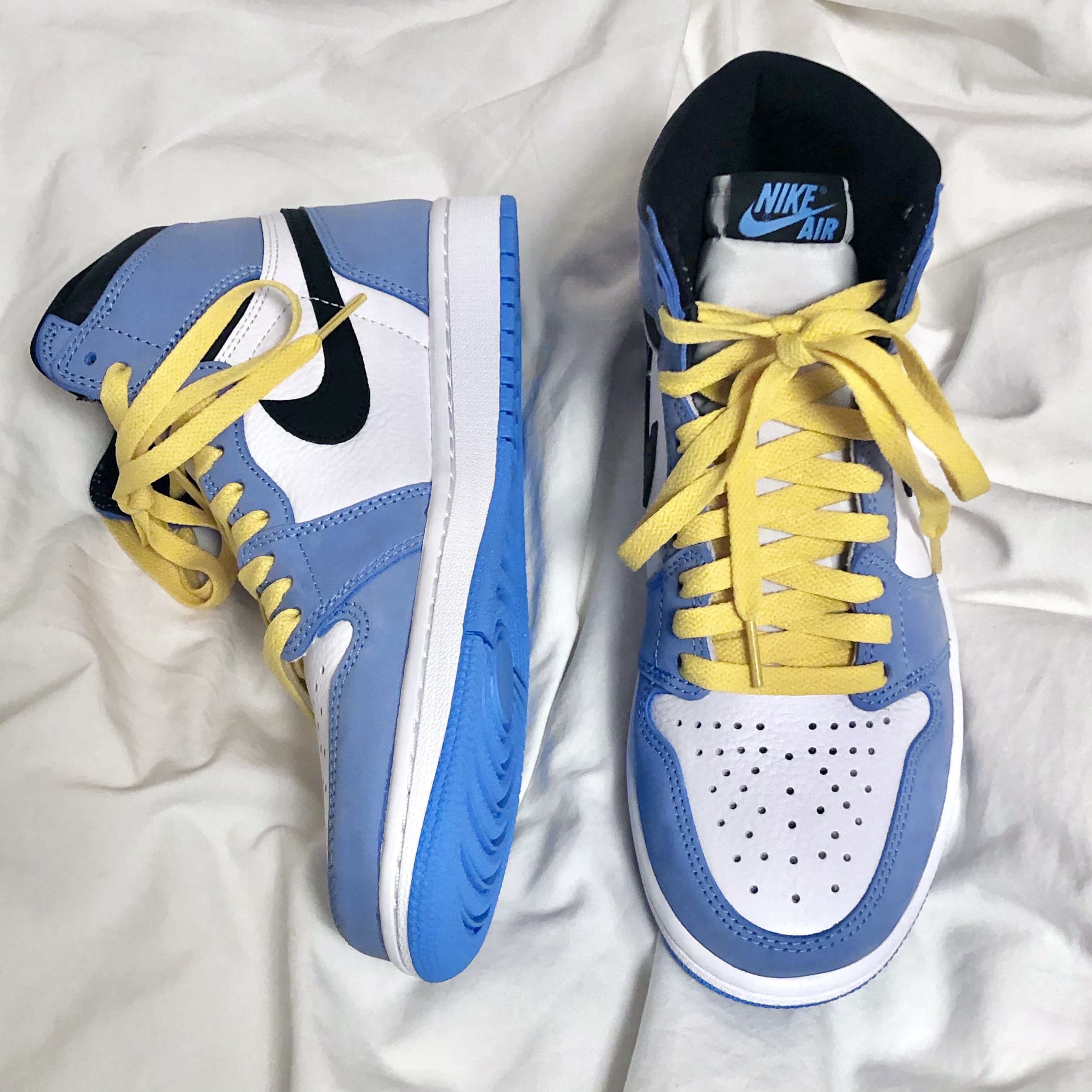 Jordan 1 Retro High OG University Blue 착용 스타일 - 5