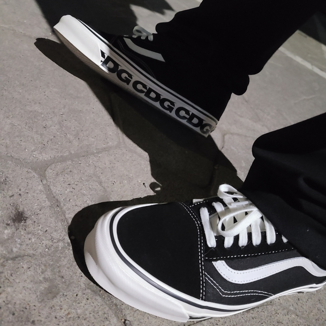 Vans Vault x CDG OG Old Skool LX Side Wall 착용 스타일 - 1