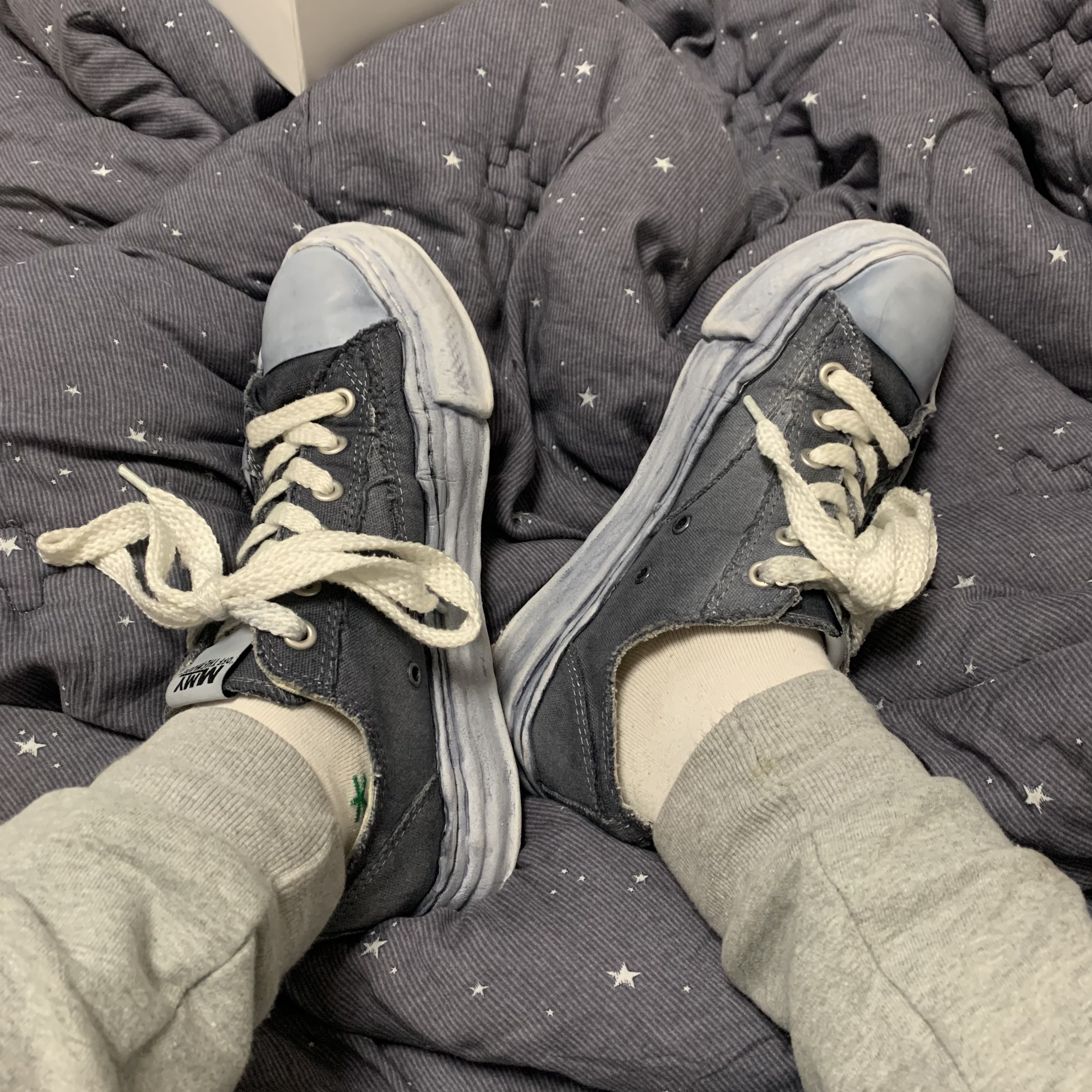 Maison Mihara Yasuhiro Peterson OG Sole Over Dyed Low-top Sneakers Black 착용 스타일 - 2
