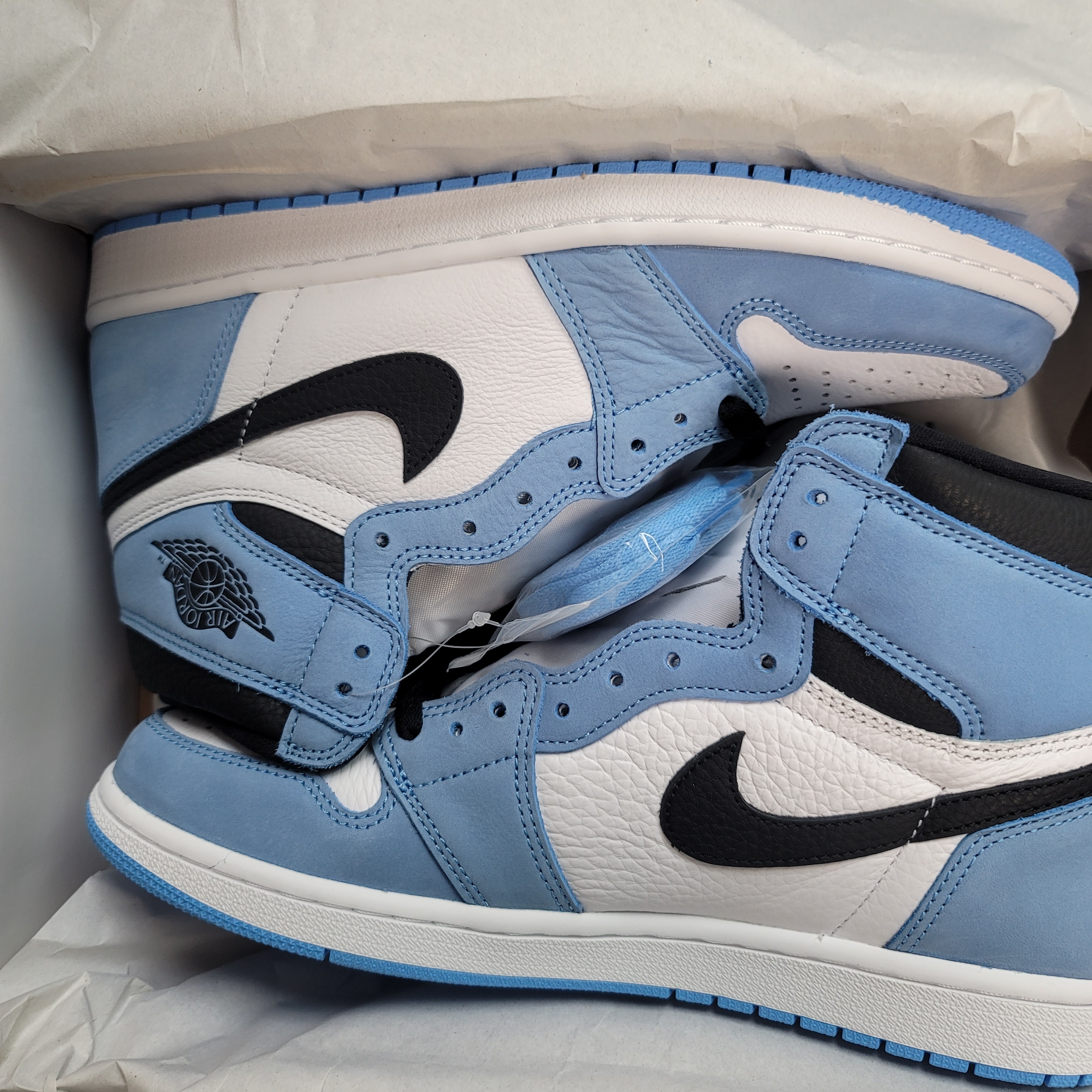 Jordan 1 Retro High OG University Blue 착용 스타일