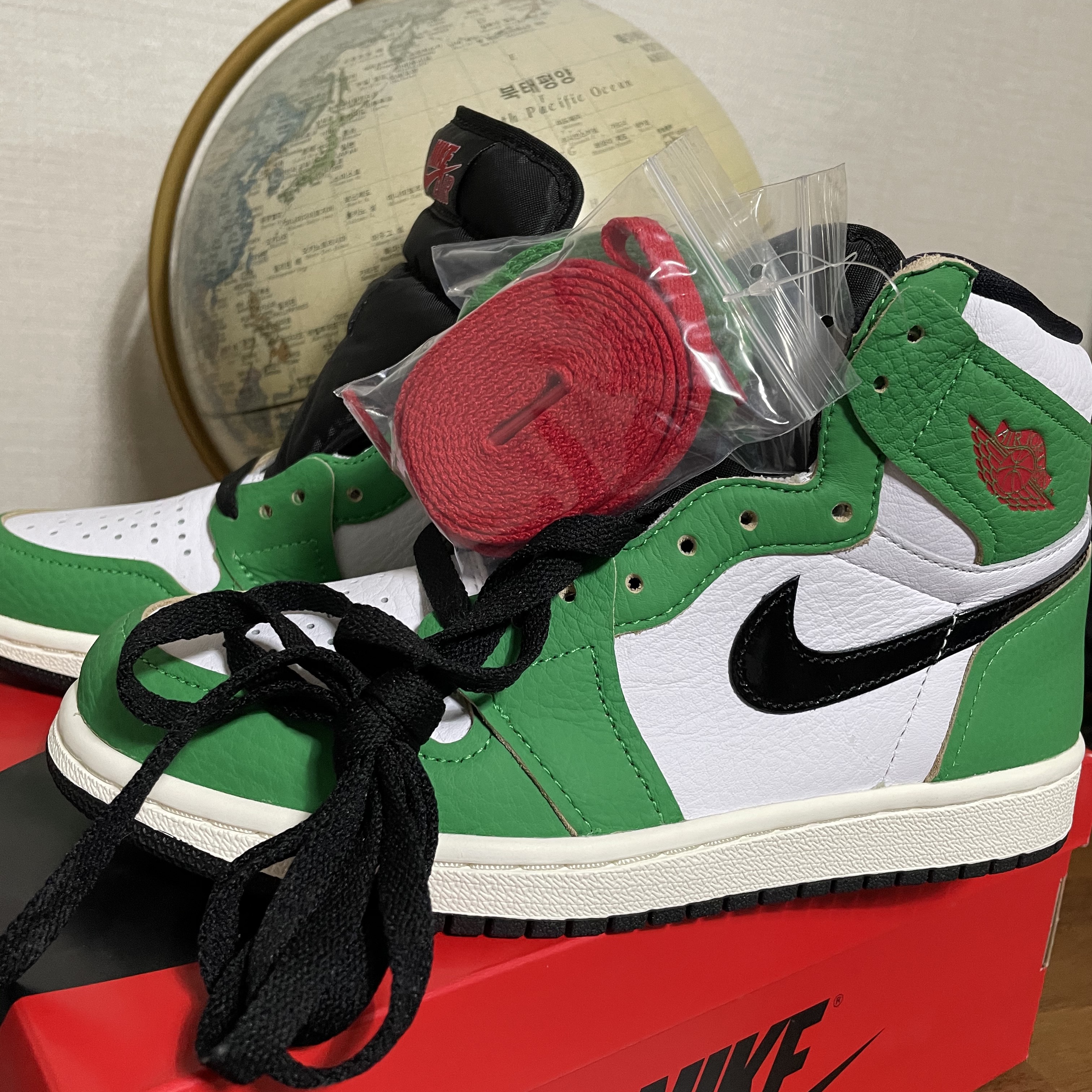 (W) Jordan 1 Retro High OG Lucky Green 착용 스타일 - 1