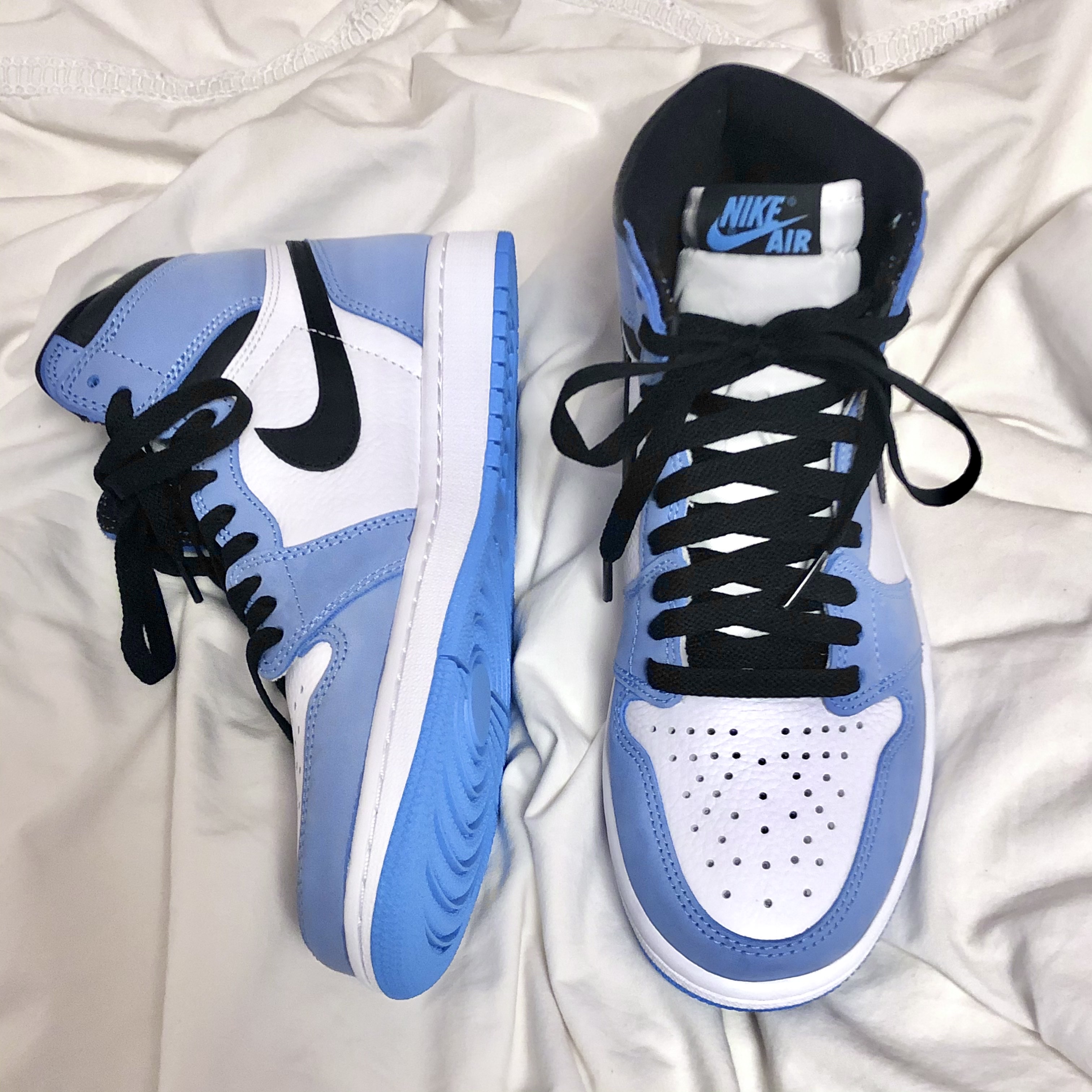 Jordan 1 Retro High OG University Blue 착용 스타일 - 2
