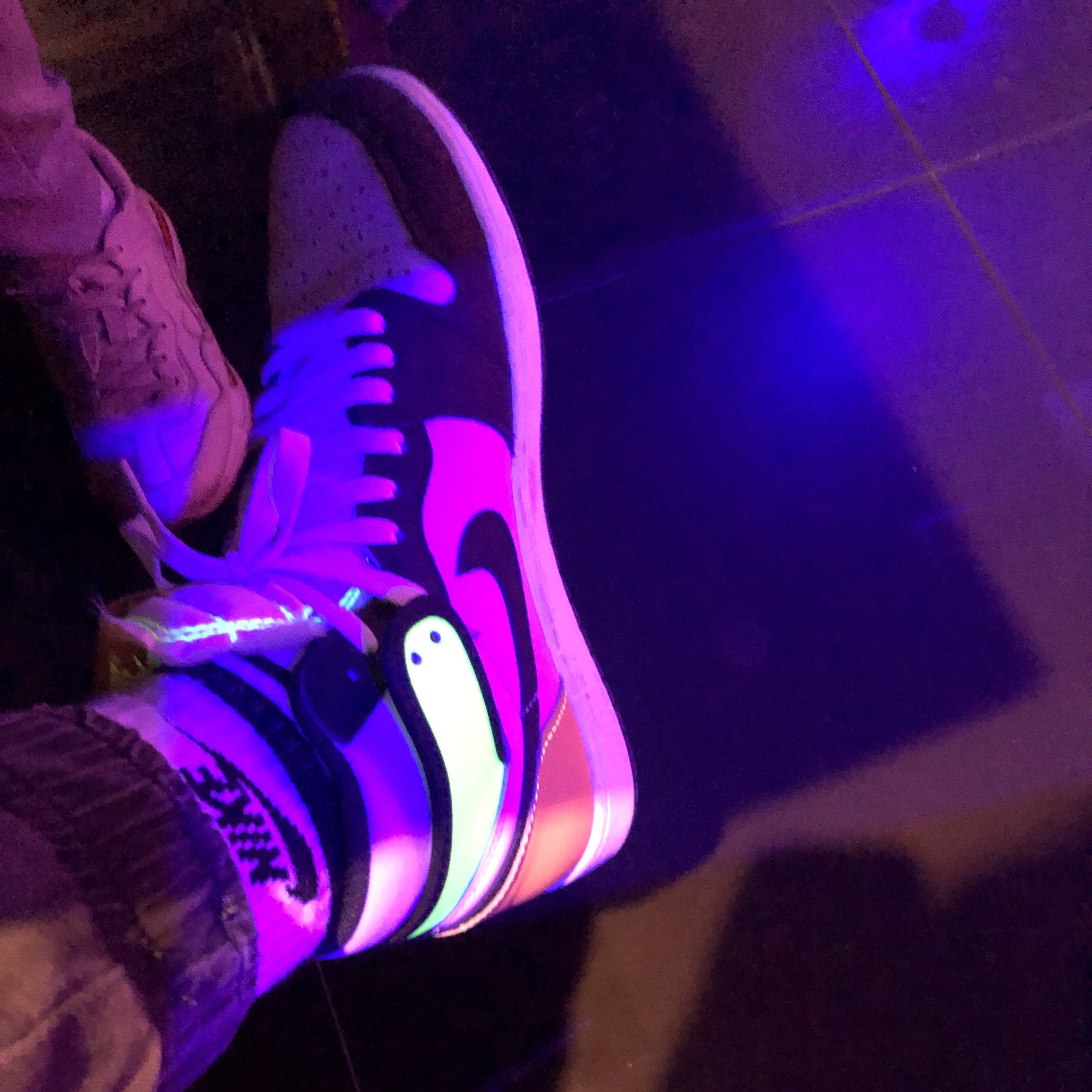 Jordan 1 Retro High OG Volt Gold, Gucci Rhyton Leather Sneakers Logo 착용 스타일
