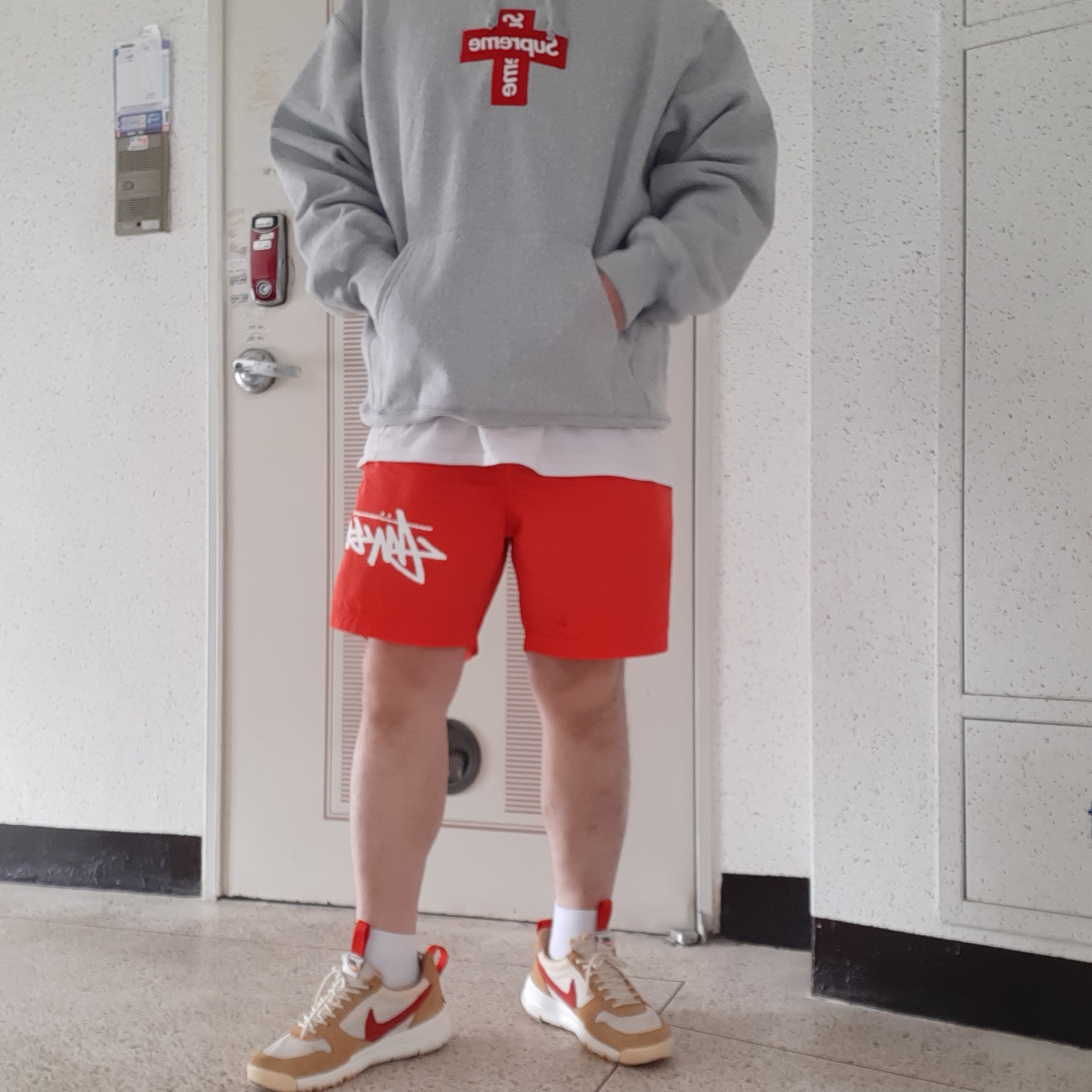 Supreme Cross Box Logo Hooded Sweatshirt Heather Grey - 20FW, Nike x Stussy Water Shorts Habanero Red 착용 스타일