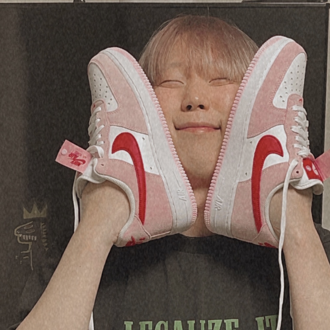 Nike Air Force 1 '07 QS Valentine's Day 착용 스타일