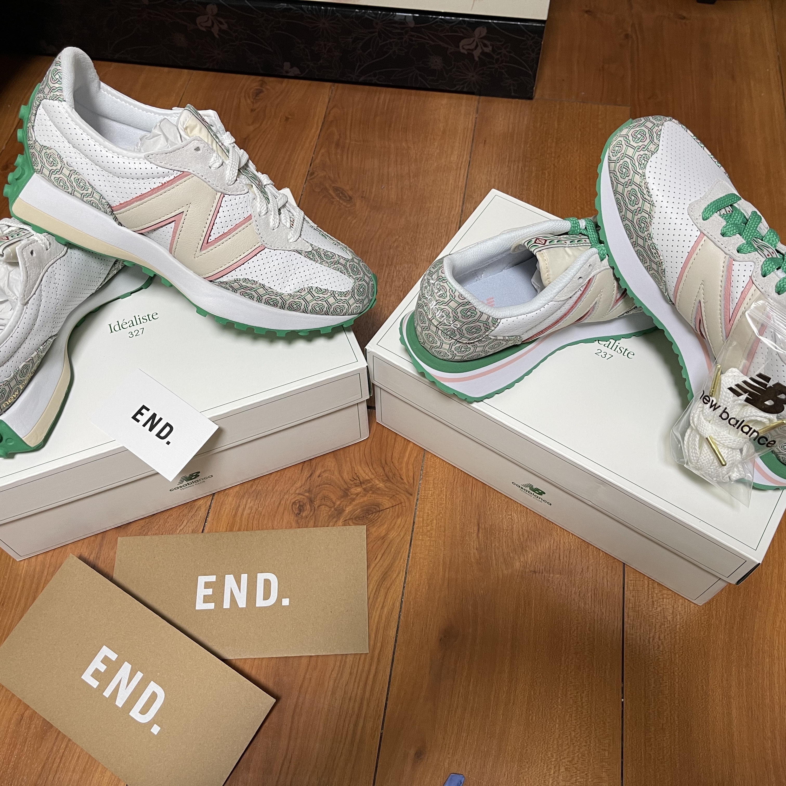 New Balance x Casablanca 327 Idealist Monogram White Green, New Balance x Casablanca 237 Idealist Monogram White Green 착용 스타일