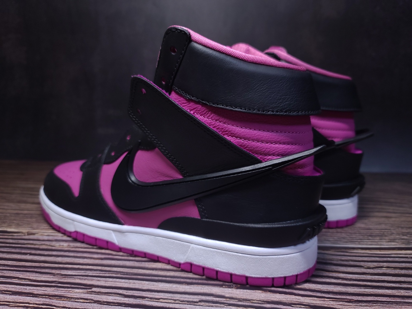 Nike x Ambush Dunk High Cosmic Fuchsia 착용 스타일 - 1