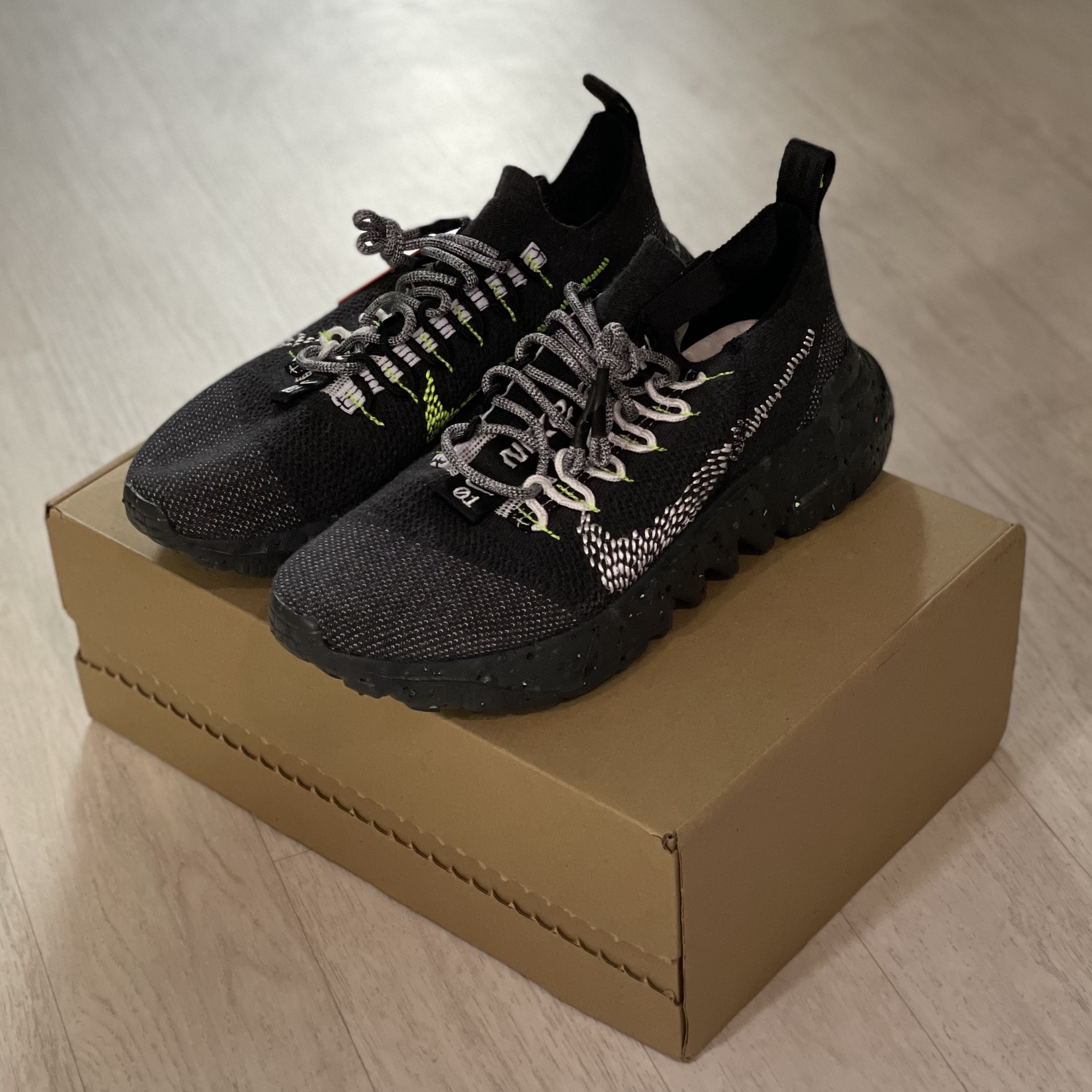 Nike Space Hippie 01 Black Volt 착용 스타일