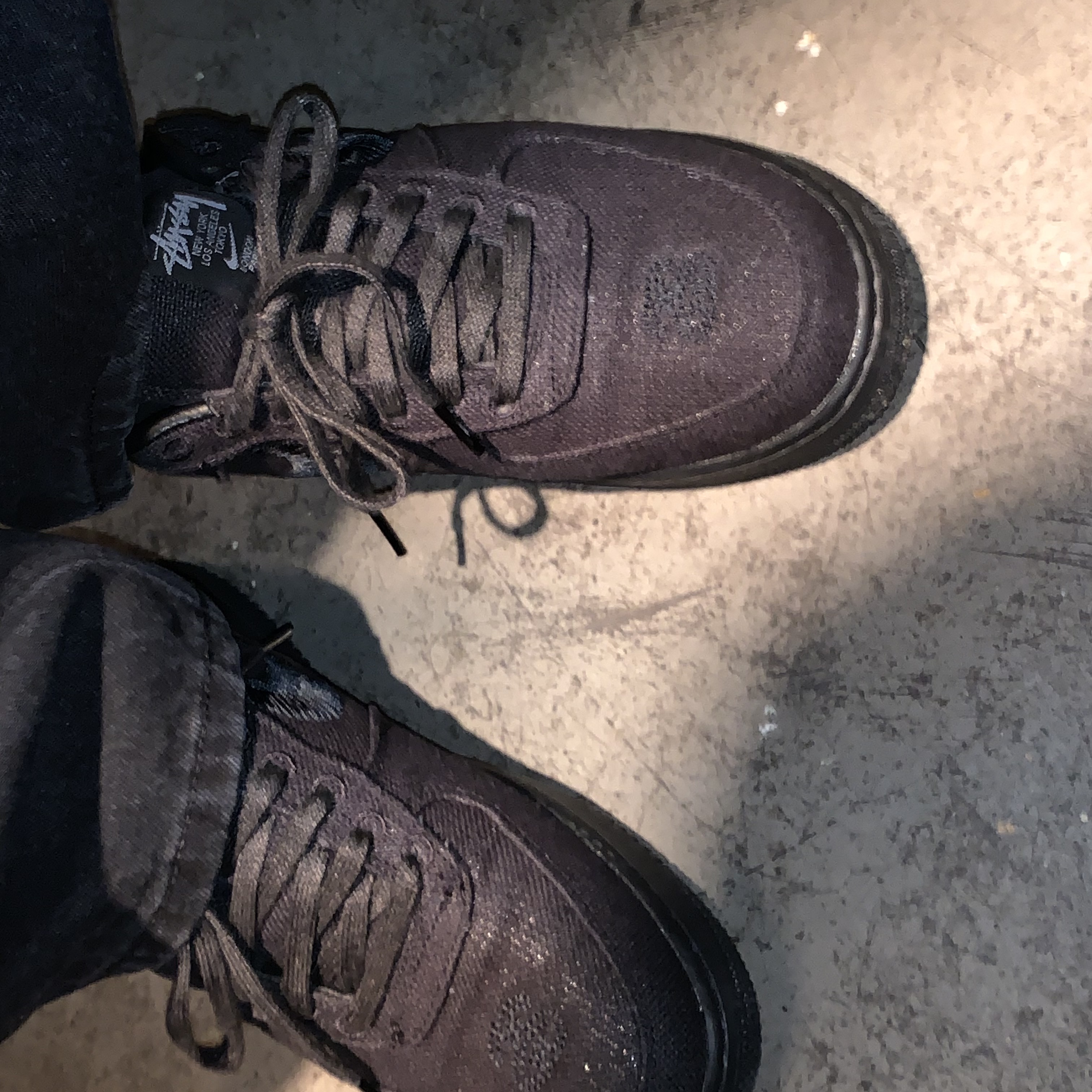 Nike x Stussy Air Force 1 Low Triple Black 착용 스타일 - 1