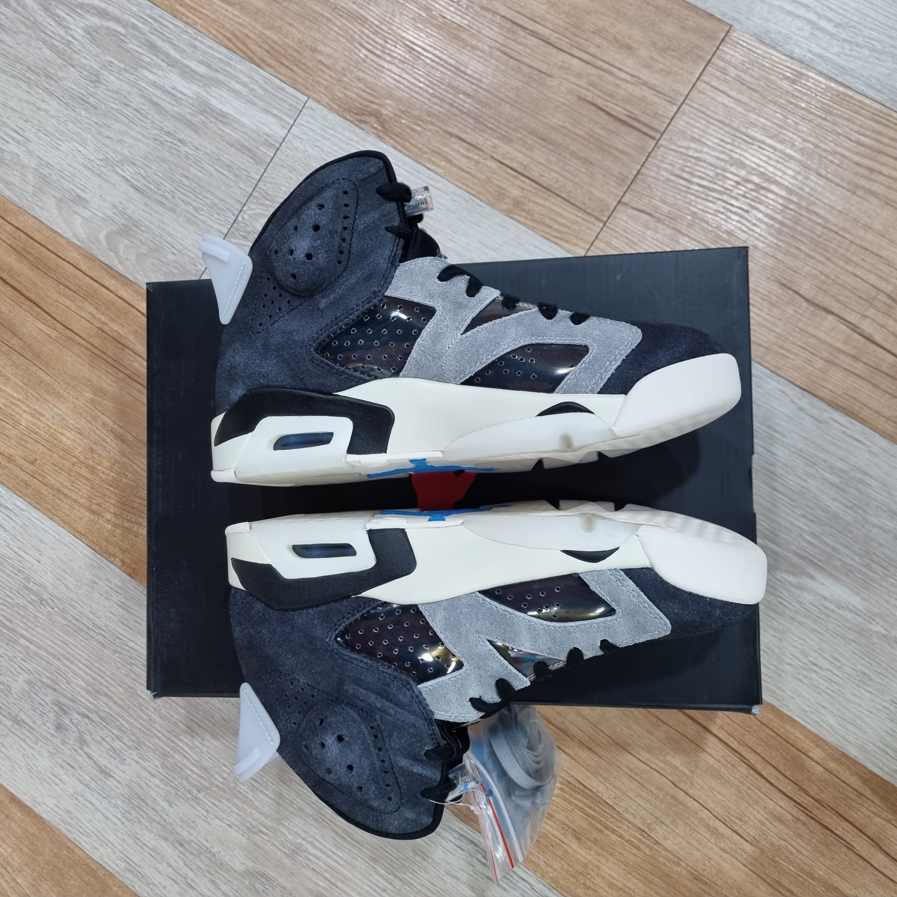(W) Jordan 6 Retro Tech Chrome 착용 스타일 - 3