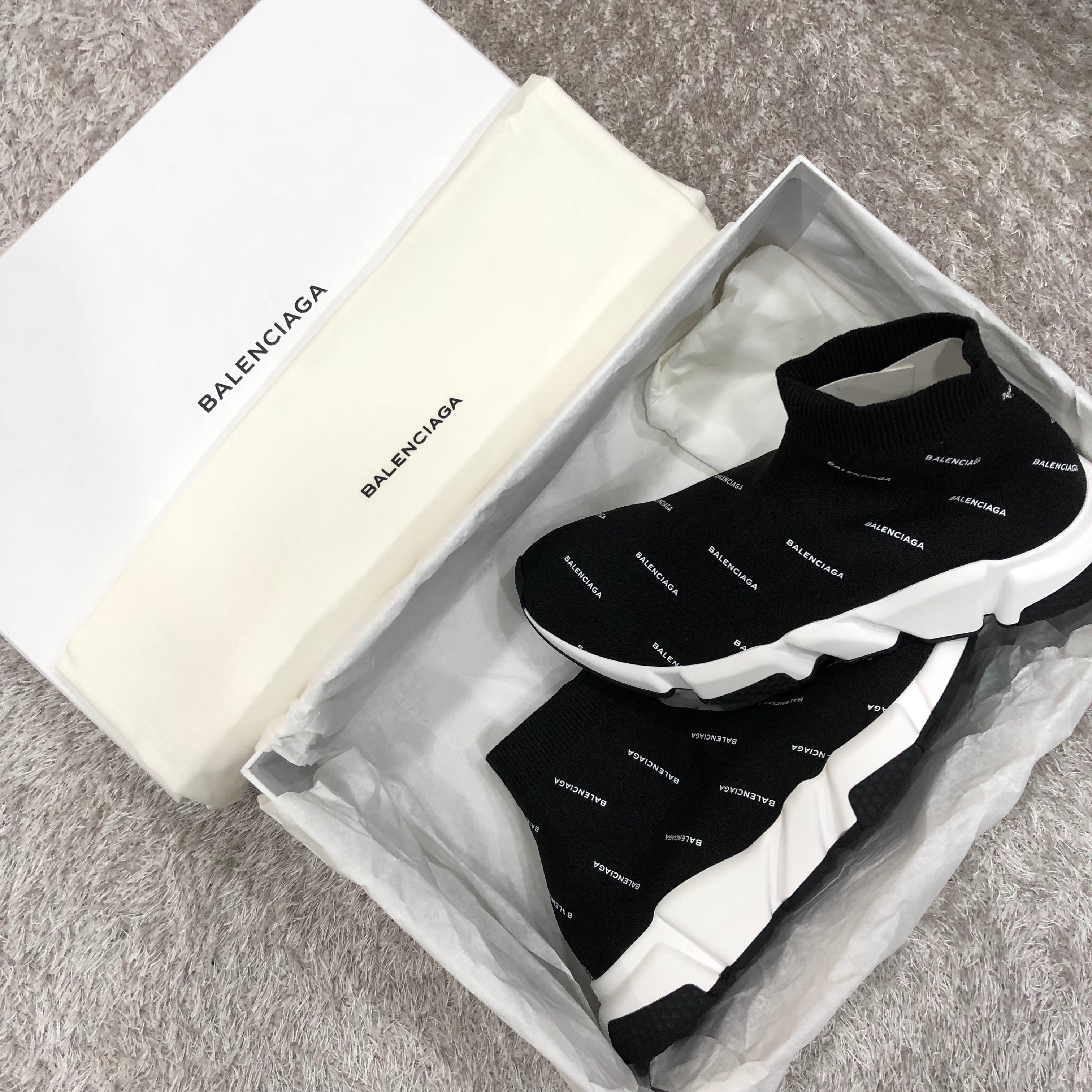 Balenciaga Speed Trainer All Over Logo Print Black 2020 착용 스타일