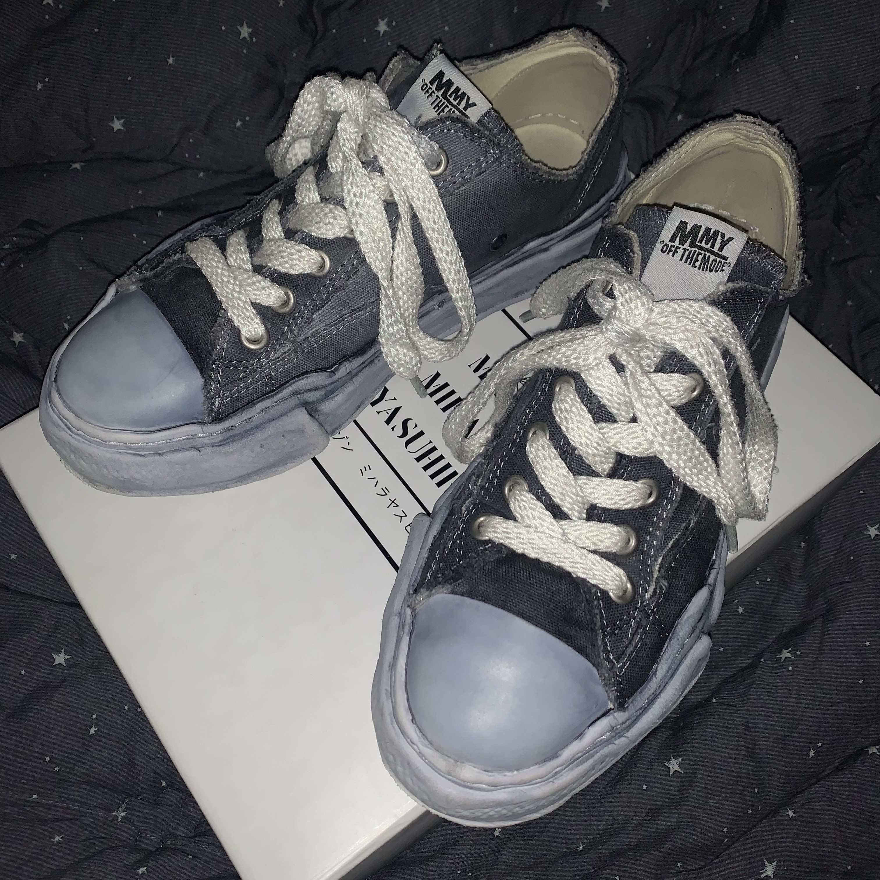 Maison Mihara Yasuhiro Peterson OG Sole Over Dyed Low-top Sneakers Black 착용 스타일 - 1