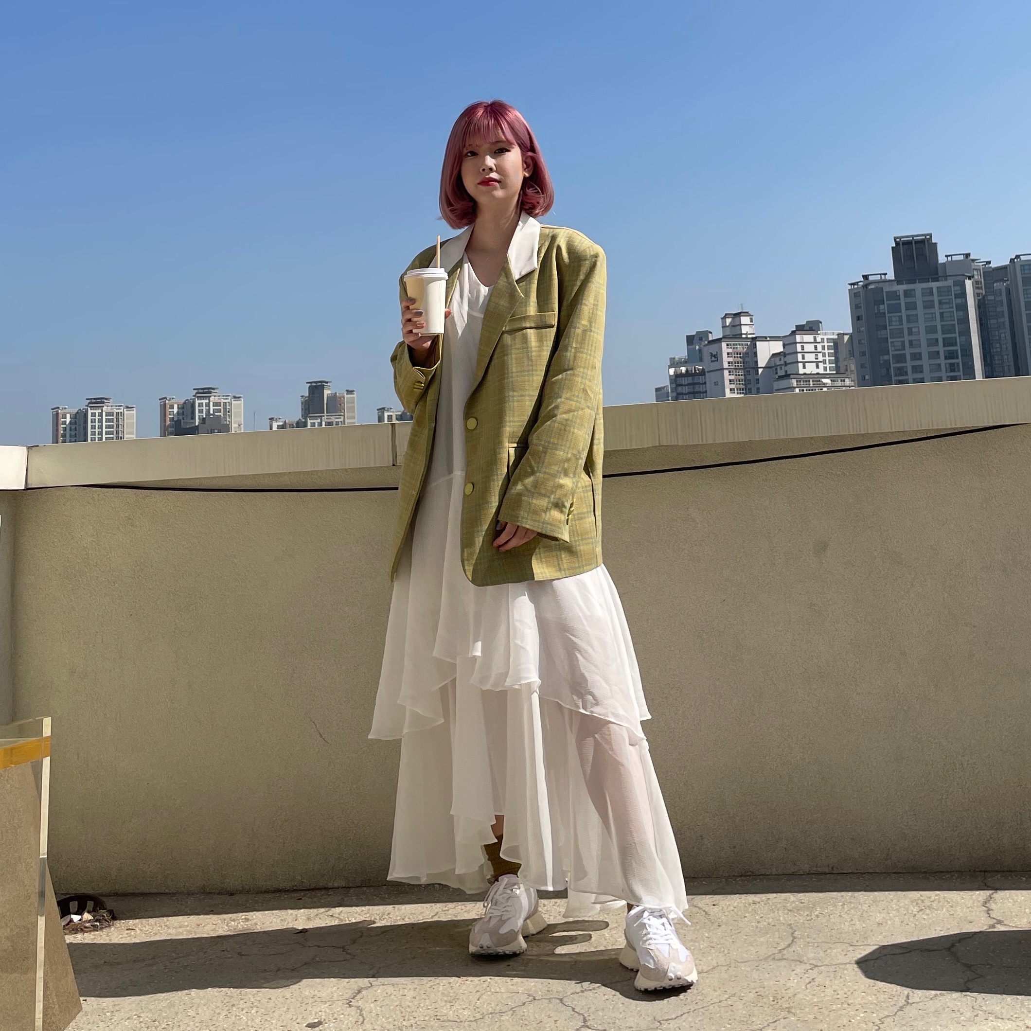 (W) New Balance 327 White Moonbeam 착용 스타일 - 1