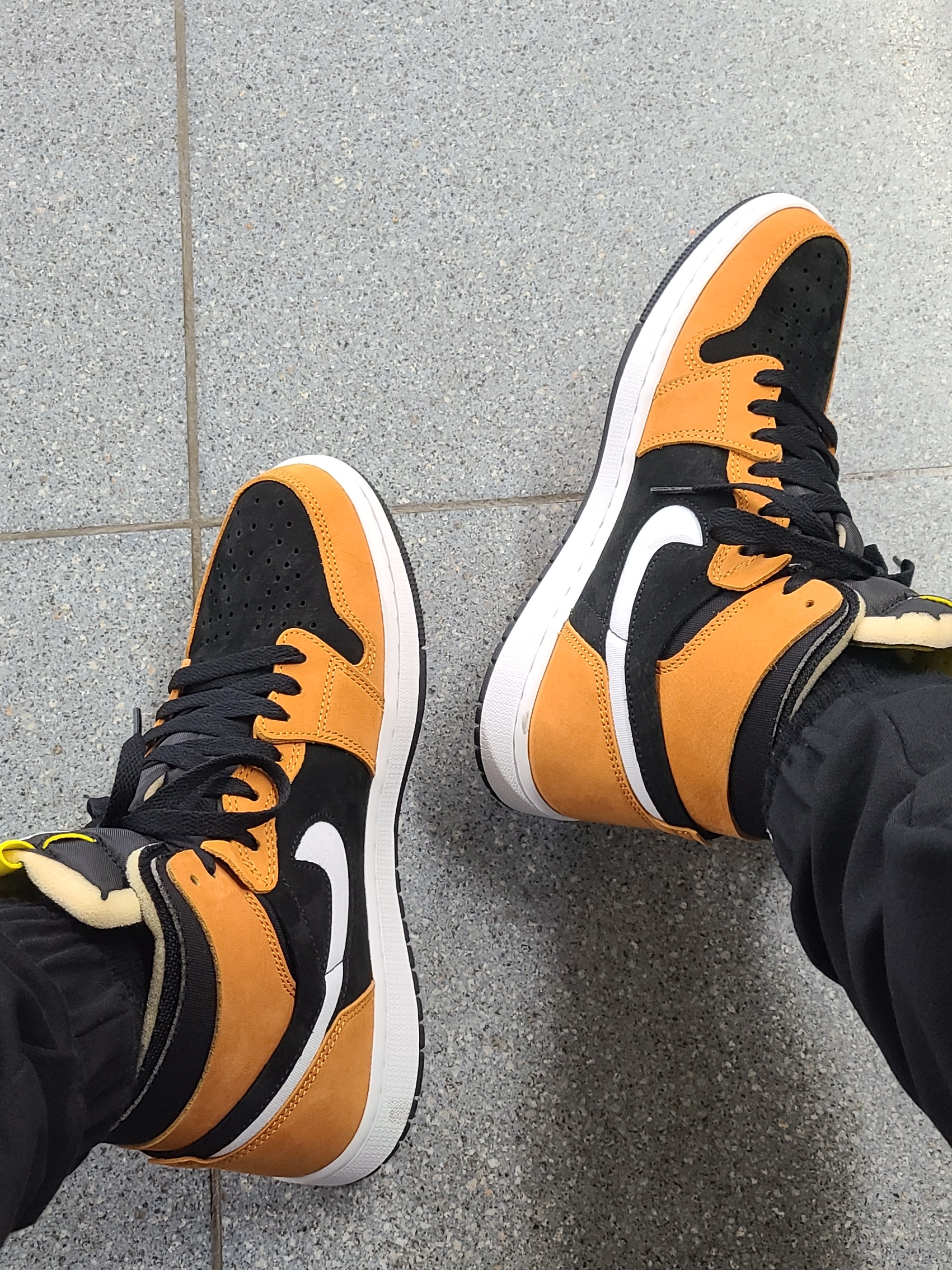 Jordan 1 Zoom Air CMFT Monarch Orange 착용 스타일