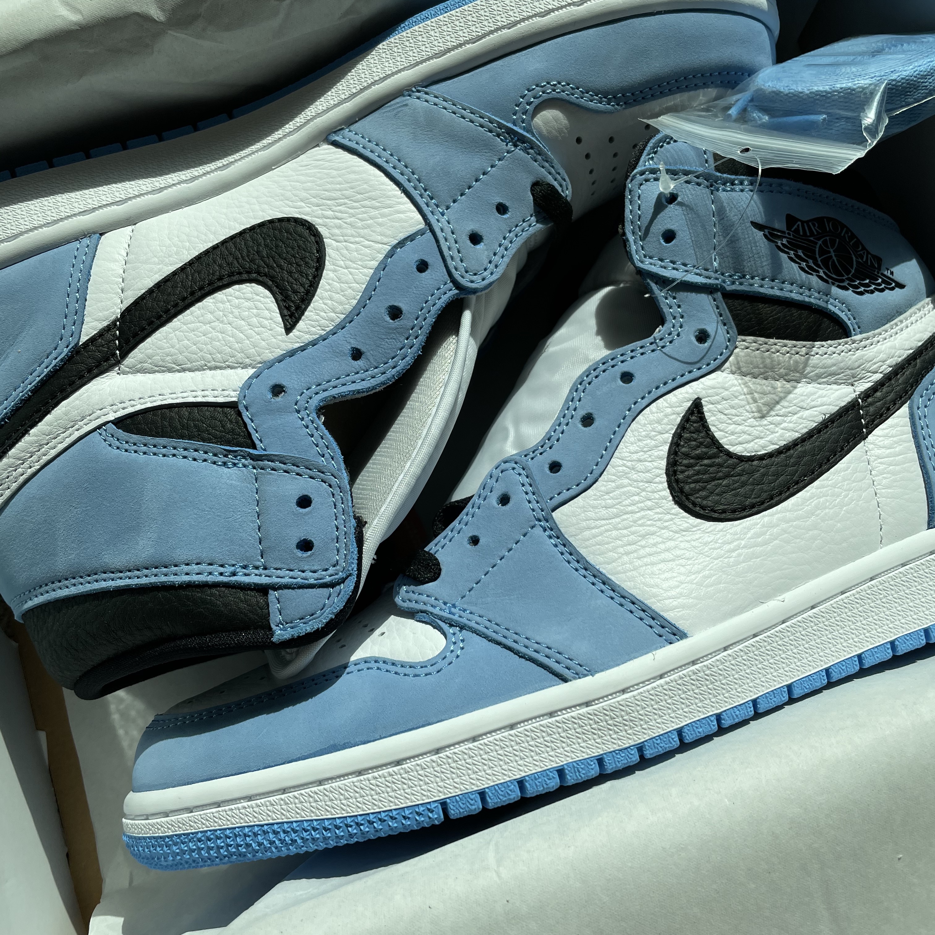 Jordan 1 Retro High OG University Blue 착용 스타일
