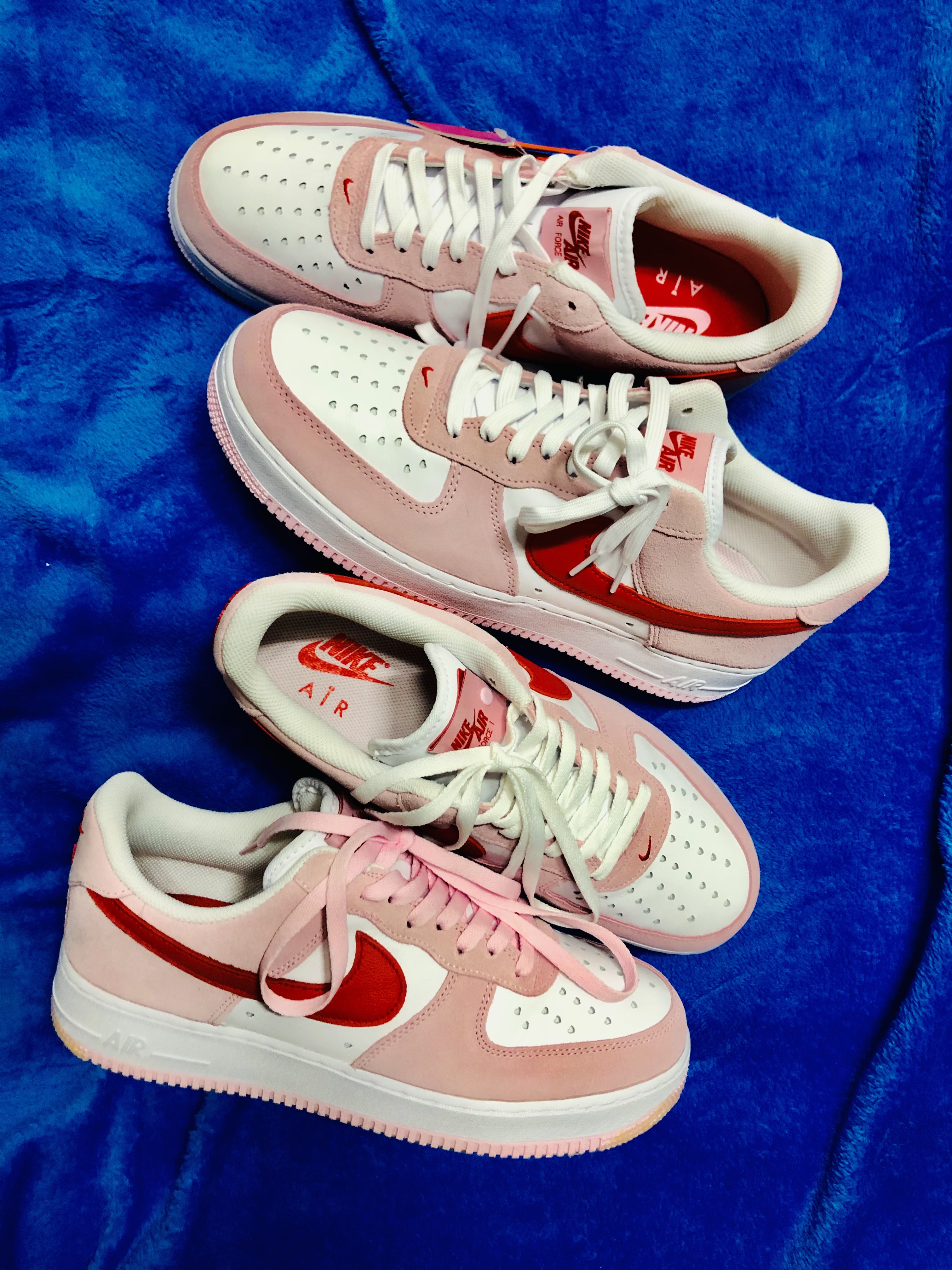 Nike Air Force 1 '07 QS Valentine's Day ์ฐฉ์ฉ ์คํ์ผ - 1