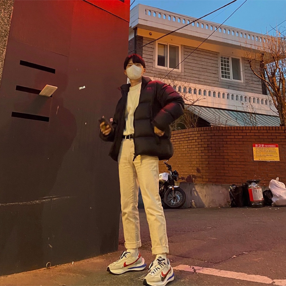 Nike x Sacai VaporWaffle Royal Fuchsia 착용 스타일
