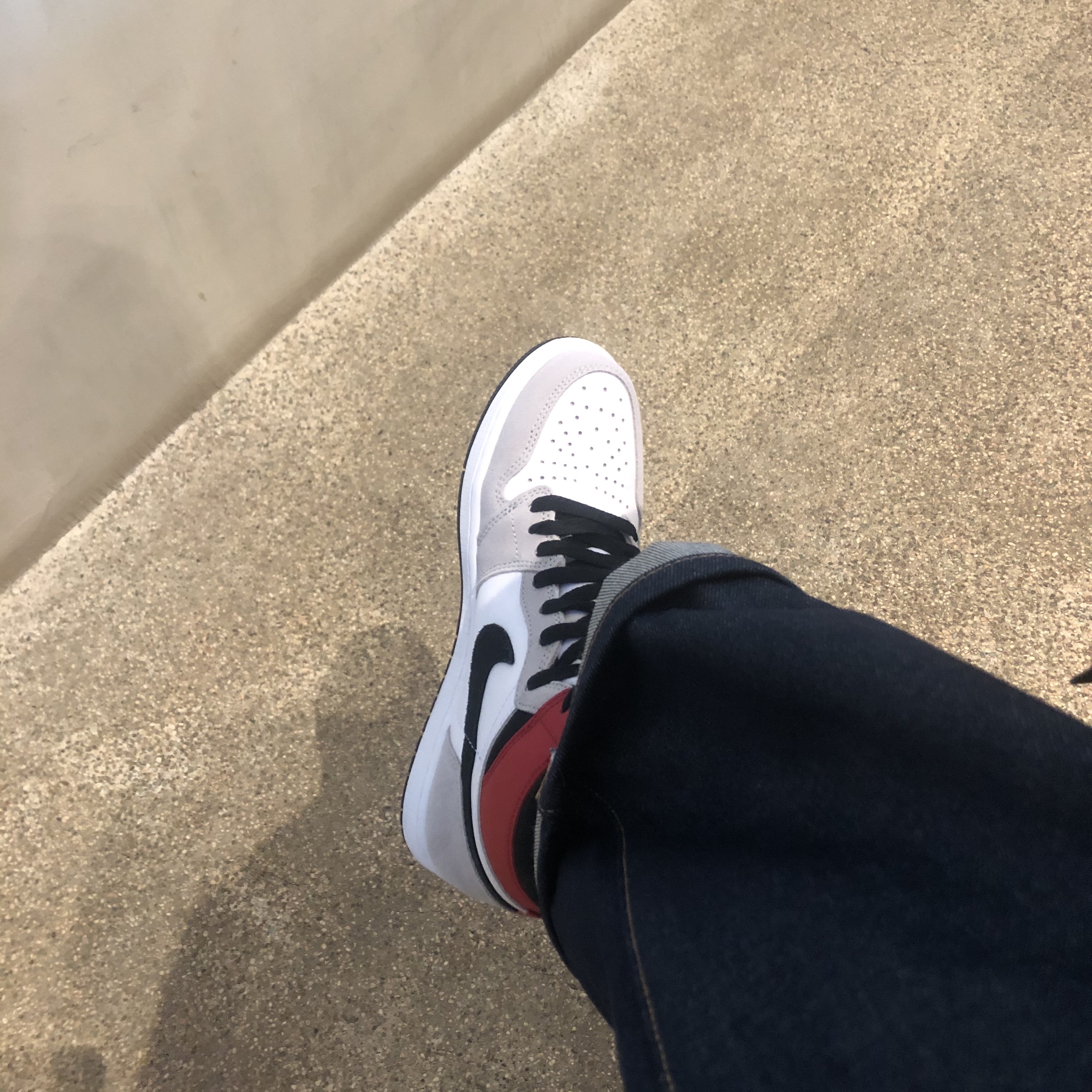 Jordan 1 Retro High OG Light Smoke Grey 착용 스타일