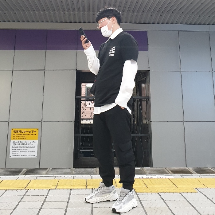 Adidas Yeezy Boost 700 V2 Static 2018 착용 스타일