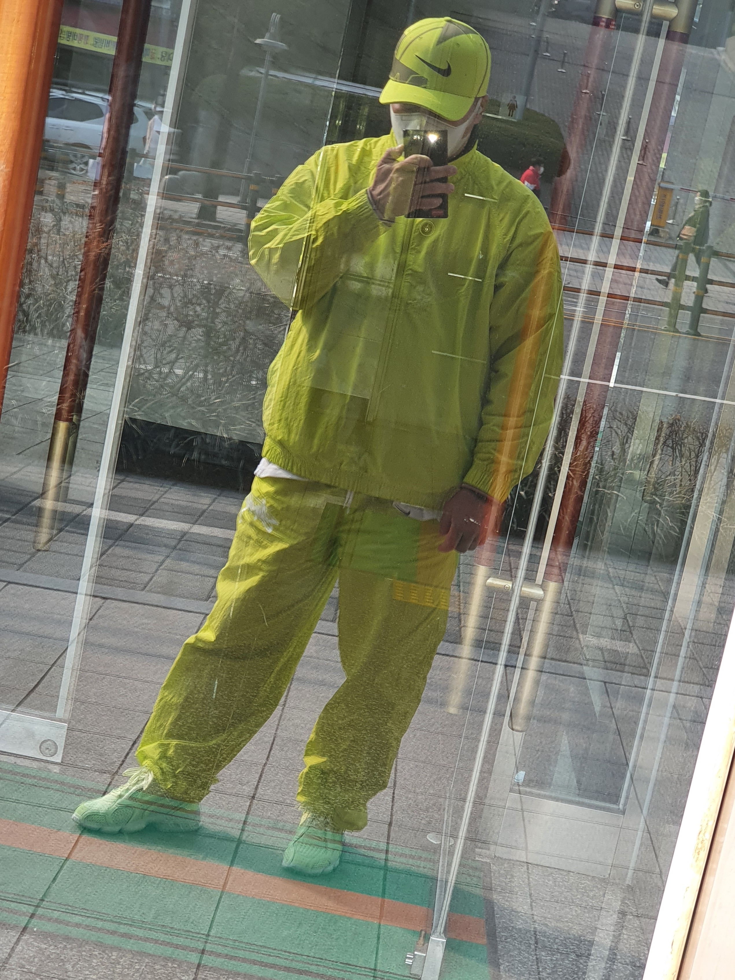 Nike x Stussy Windrunner Jacket Bright Cactus, Nike x Stussy Beach Pants Bright Cactus 착용 스타일 - 2