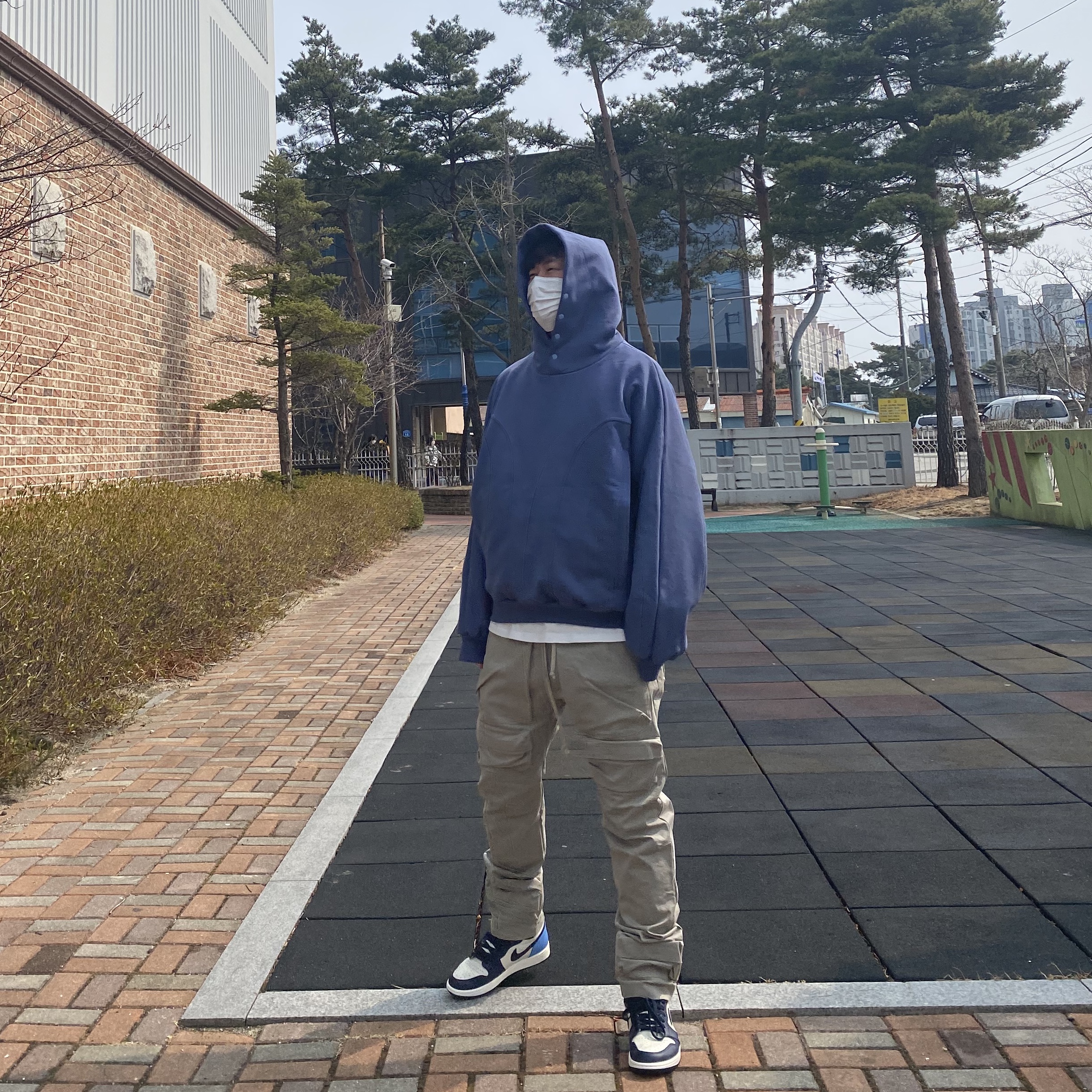Jordan 1 Retro High Obsidian UNC 착용 스타일 - 3
