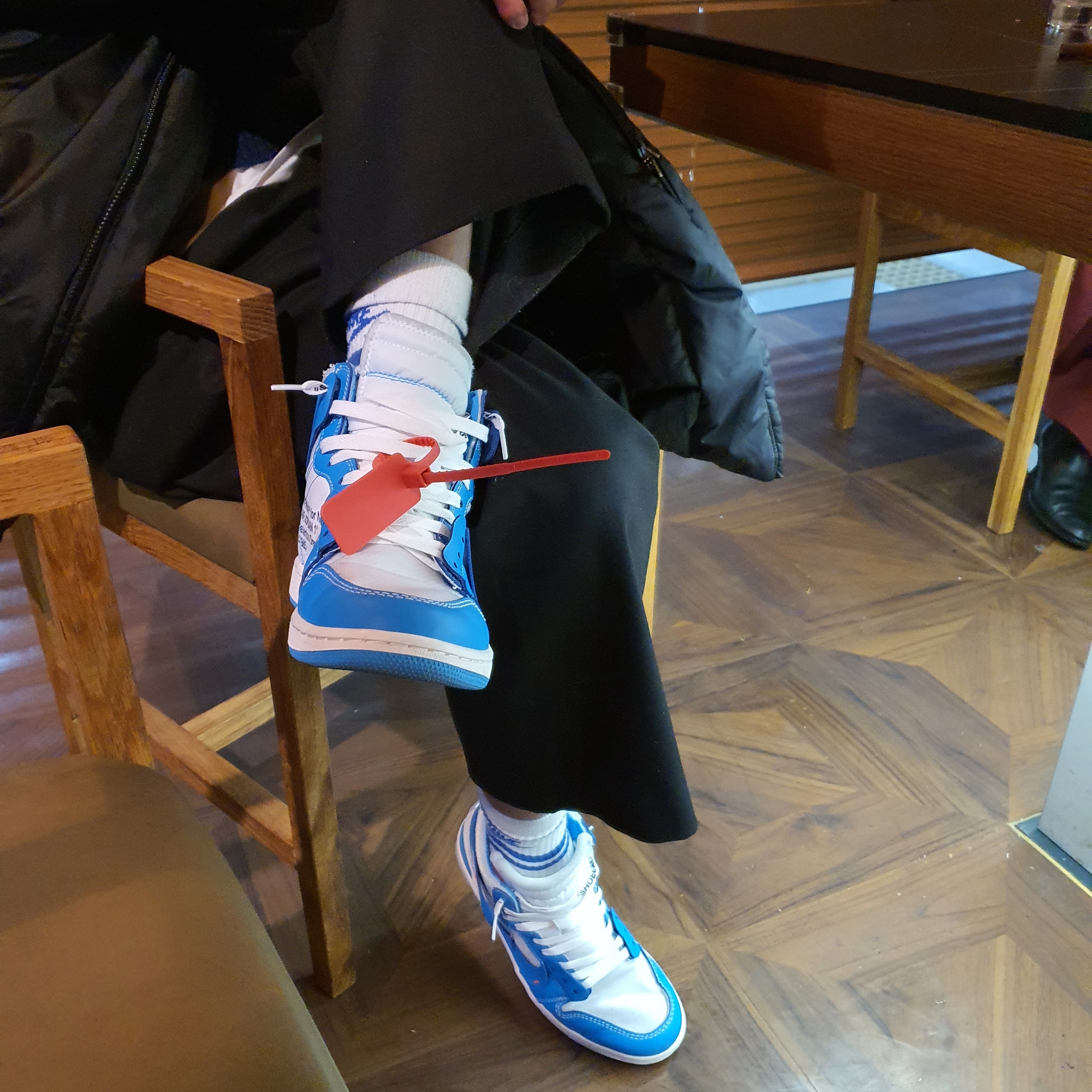 Jordan 1 x Off-White Retro High University Blue 착용 스타일