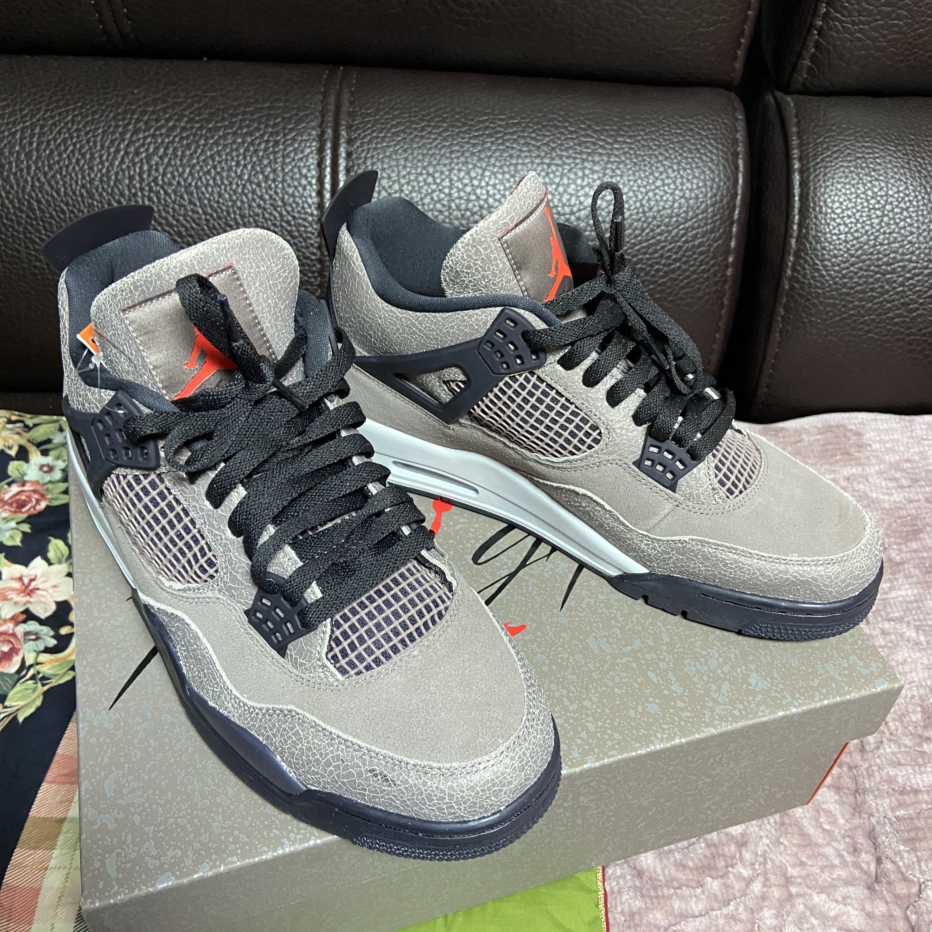 Jordan 4 Retro Taupe Haze 착용 스타일 - 1