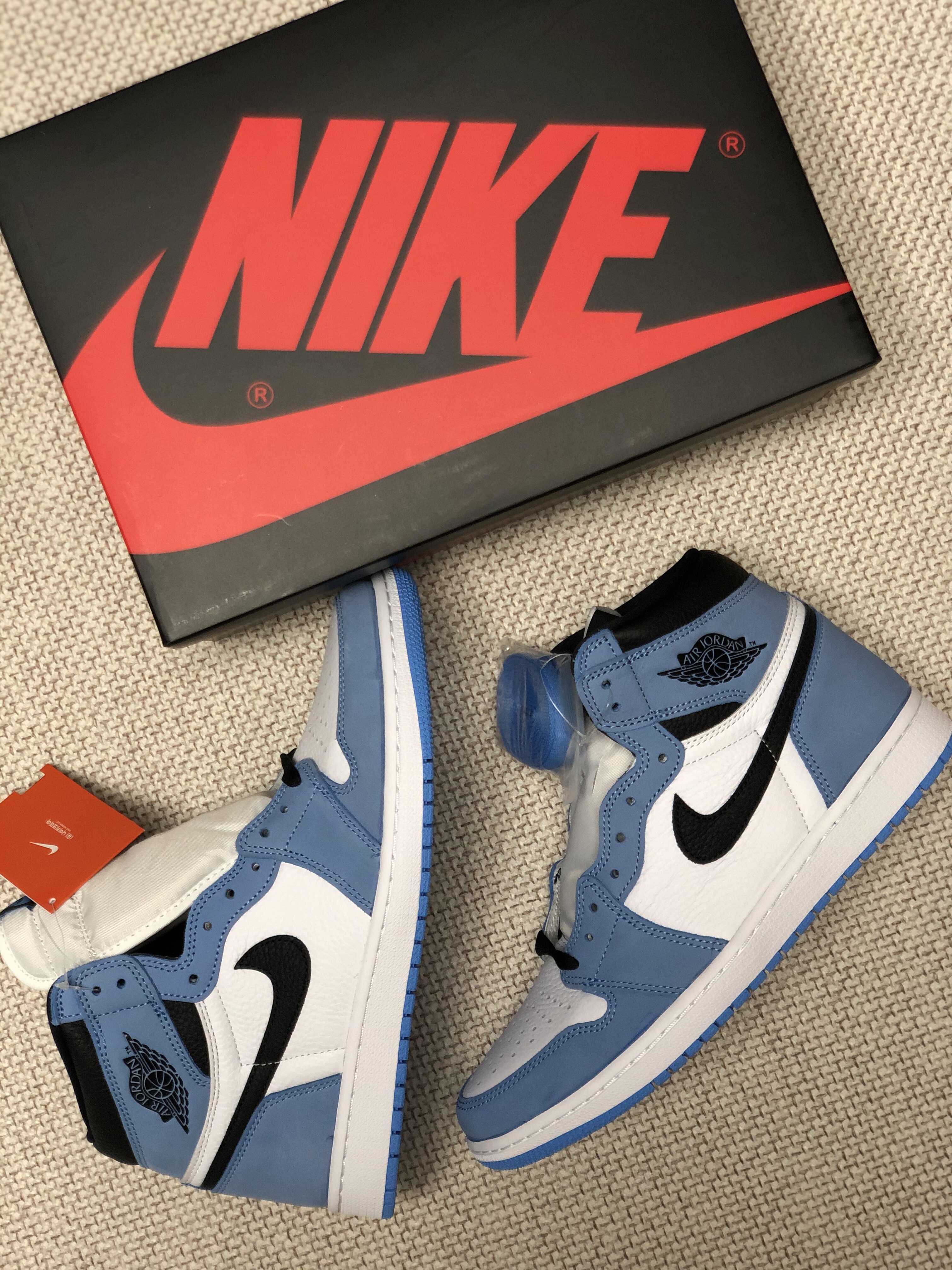 Jordan 1 Retro High OG University Blue 착용 스타일