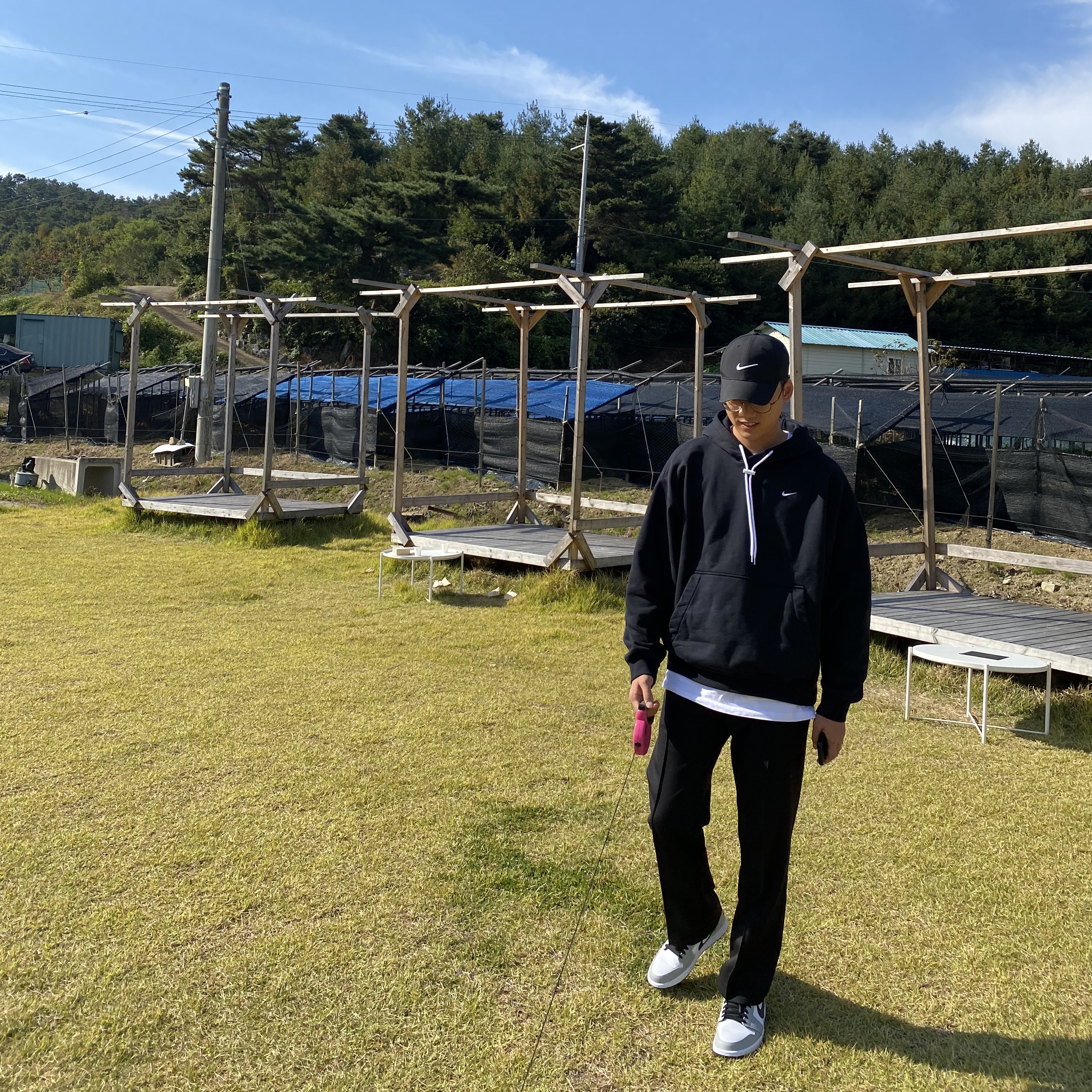 Jordan 1 Low Light Smoke Grey, Nike M NRG Hoodie Black White 착용 스타일