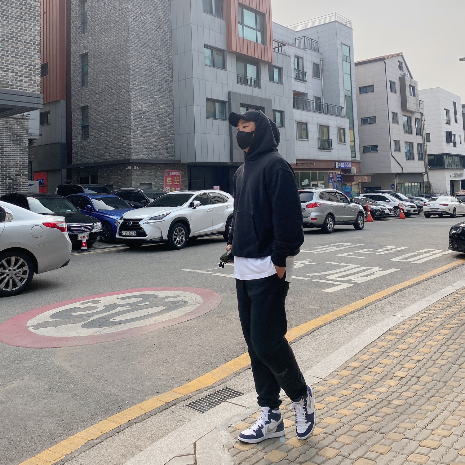 Essentials Sweatpants Dark Slate/Black 2020, Jordan 1 Retro High OG CO.JP Midnight Navy 착용 스타일 - 2