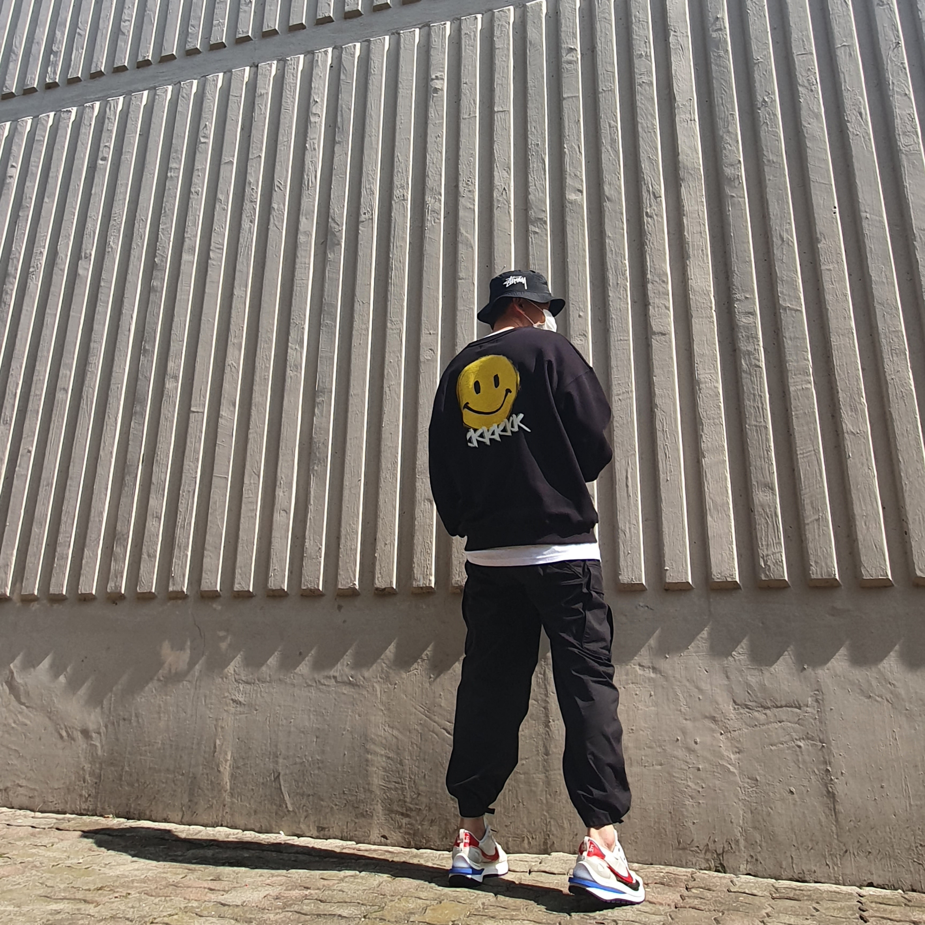 Nike x Sacai VaporWaffle Royal Fuchsia, Nike x Stussy Bucket Hat Black 착용 스타일