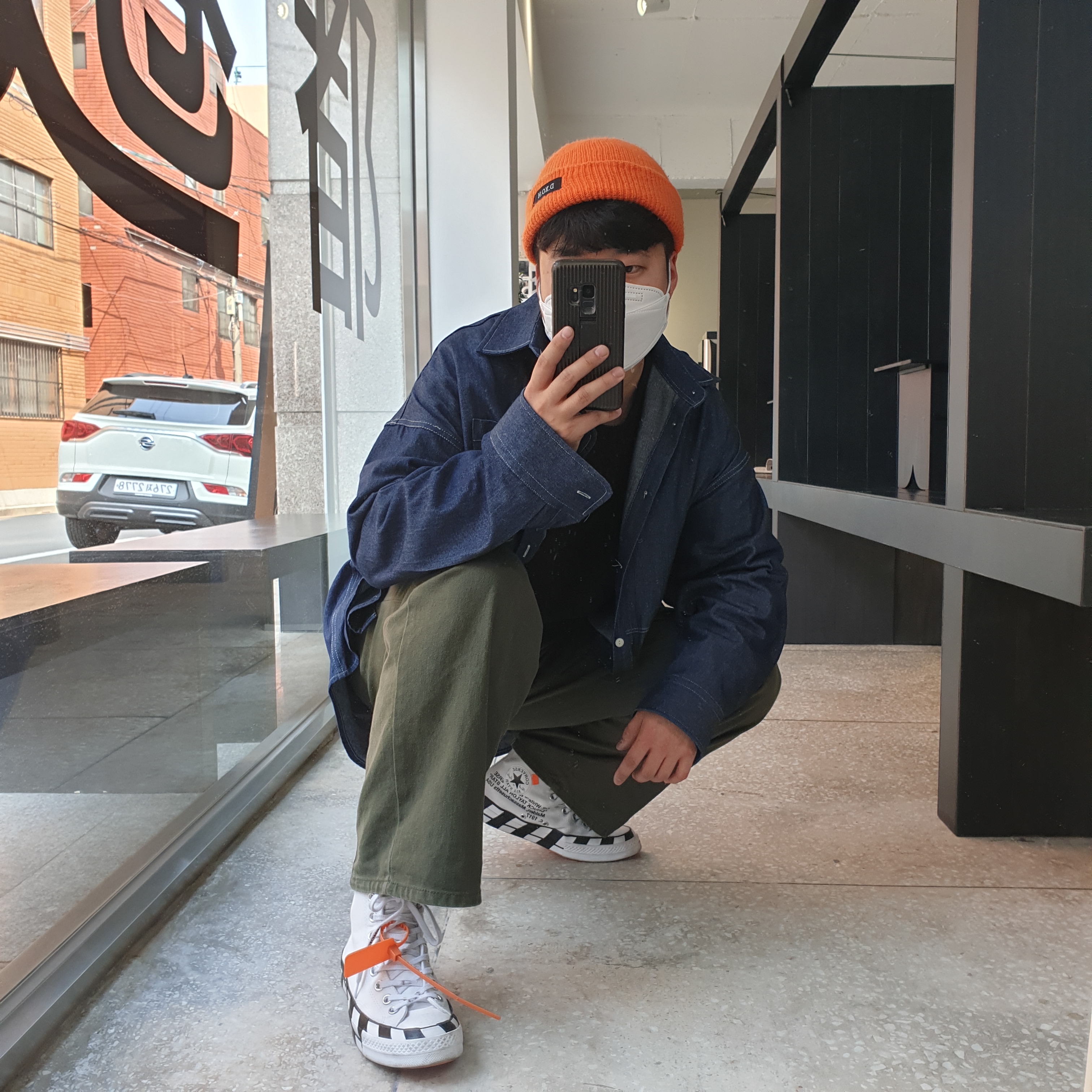 Converse x Off-White Chuck 70 High V2 2018 착용 스타일 - 3
