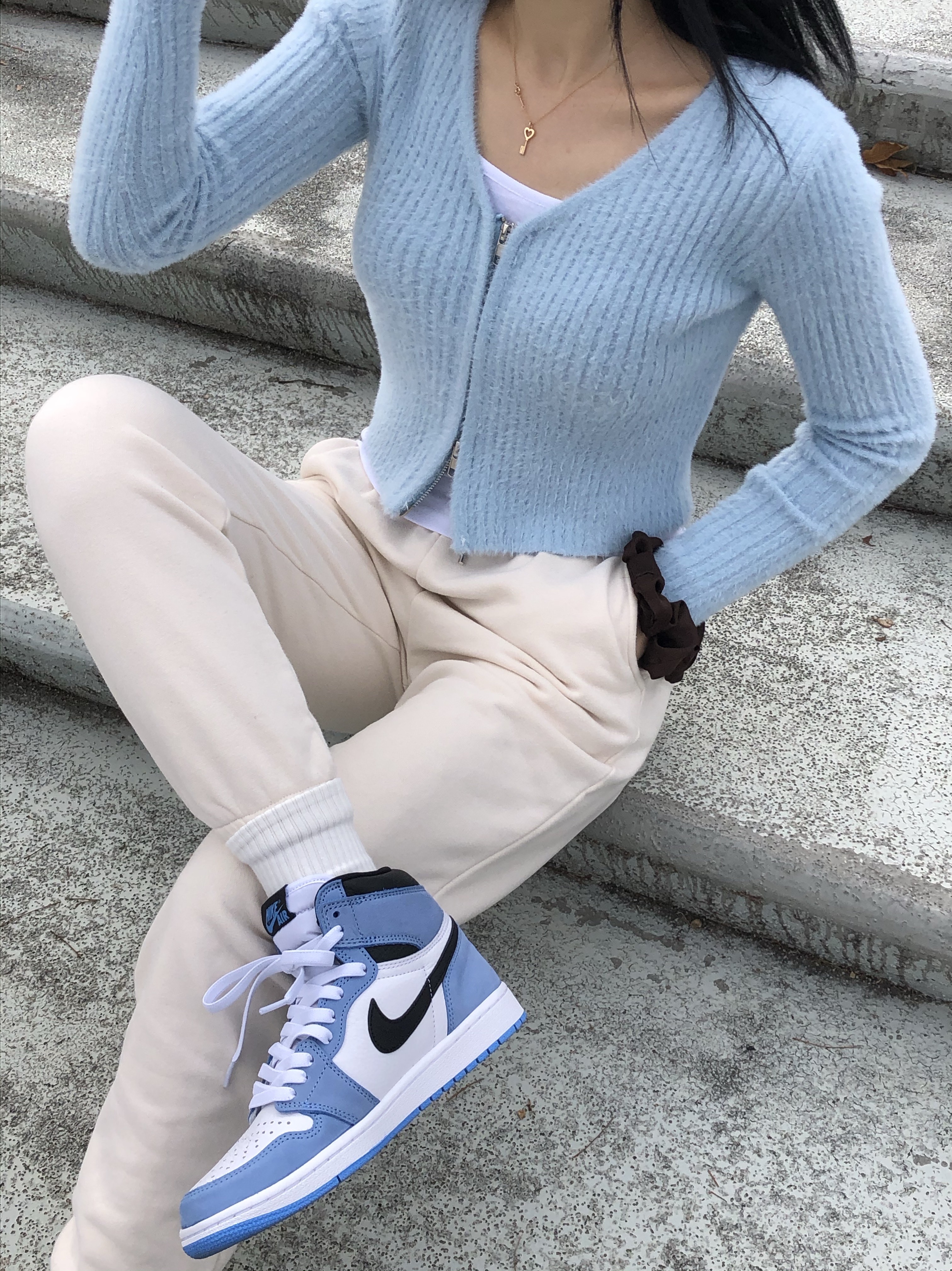 Jordan 1 Retro High OG University Blue, (GS) Jordan 1 Retro High OG University Blue 착용 스타일 - 1