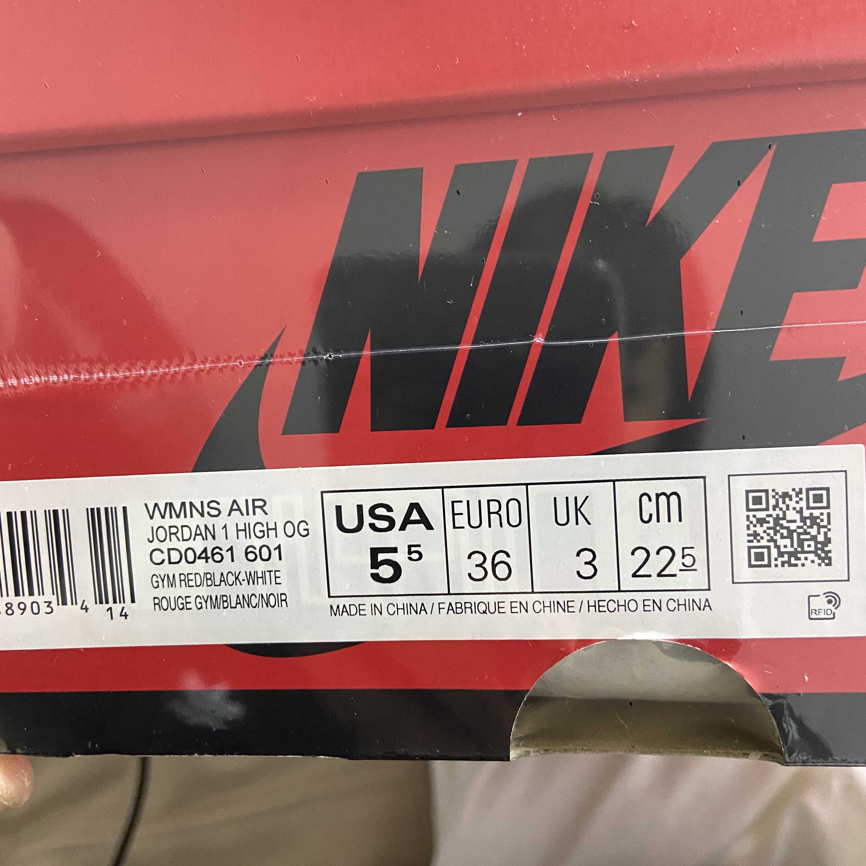 (W) Jordan 1 Retro High Satin Red 착용 스타일 - 1