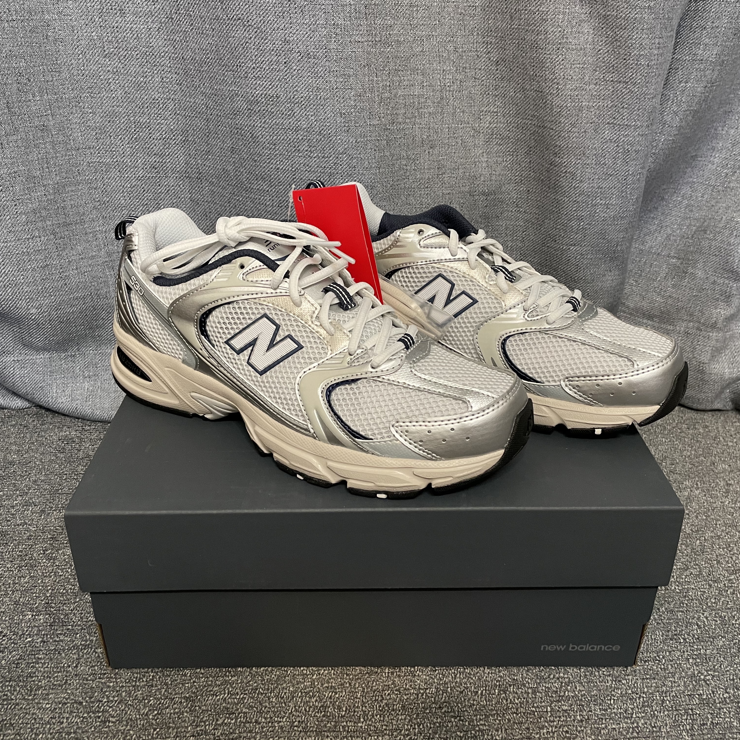 New Balance 530 Steel Grey 착용 스타일 - 1